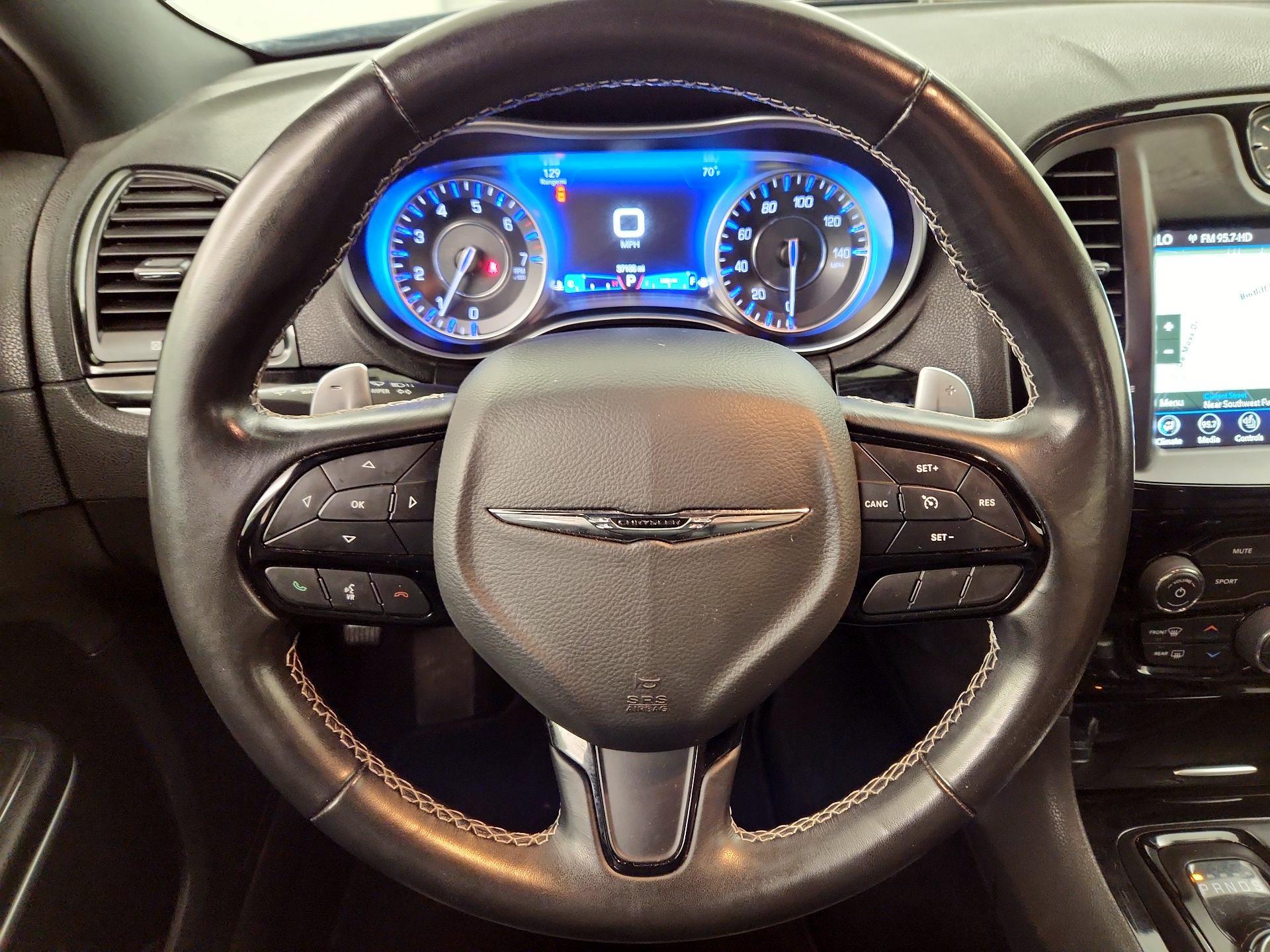 Thumbnail: 2022 Chrysler 300 - 10