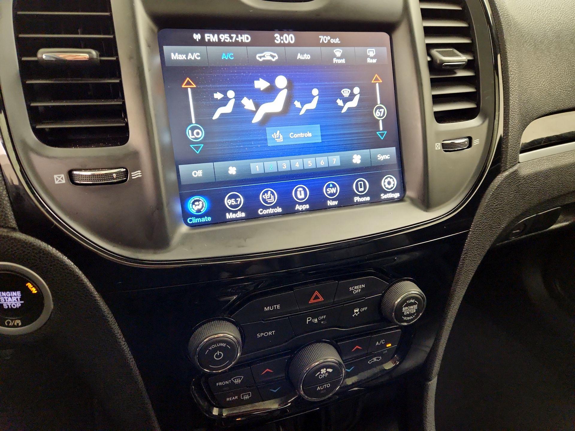 Thumbnail: 2022 Chrysler 300 - 17