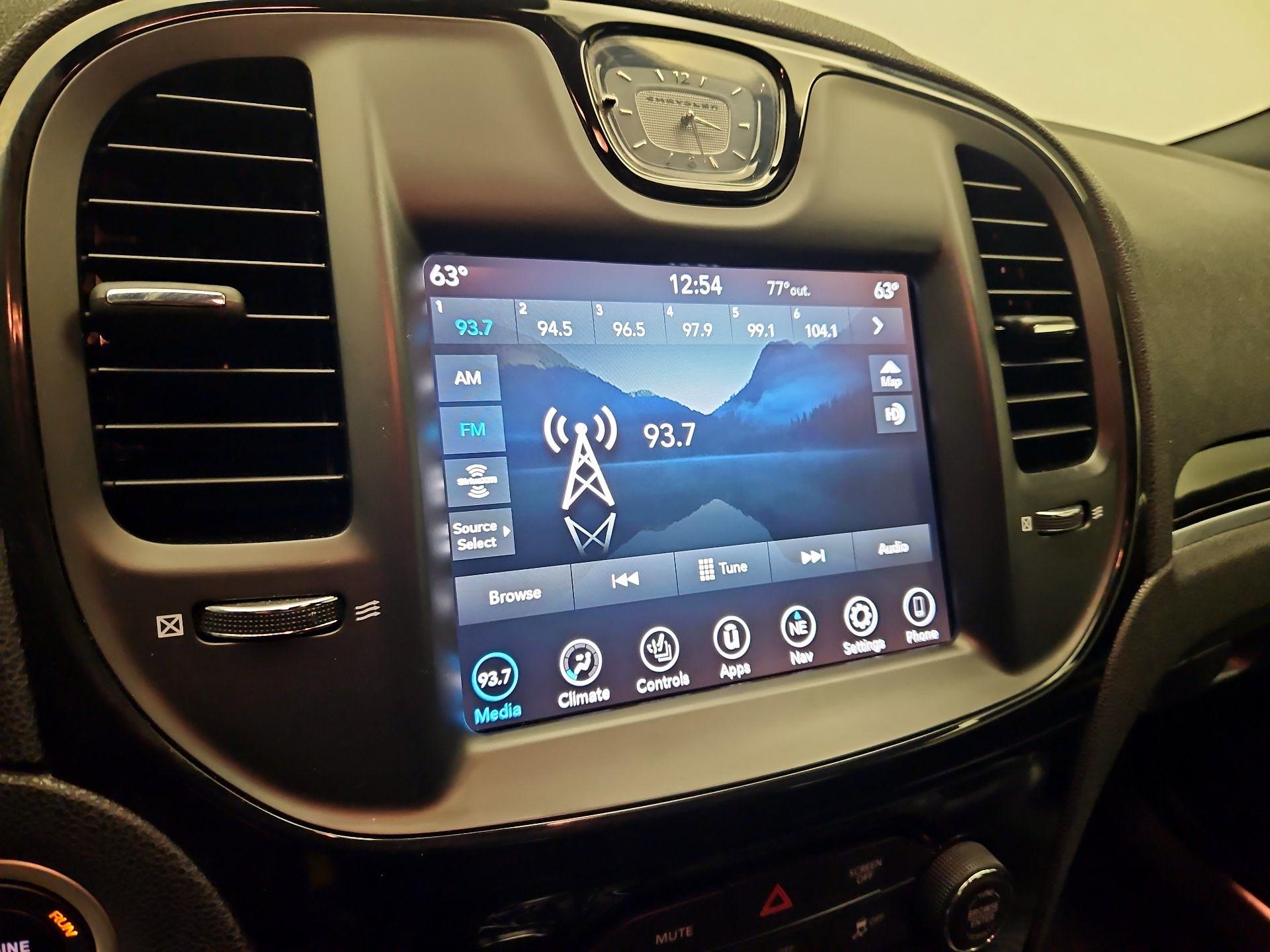 Thumbnail: 2023 Chrysler 300 - 16