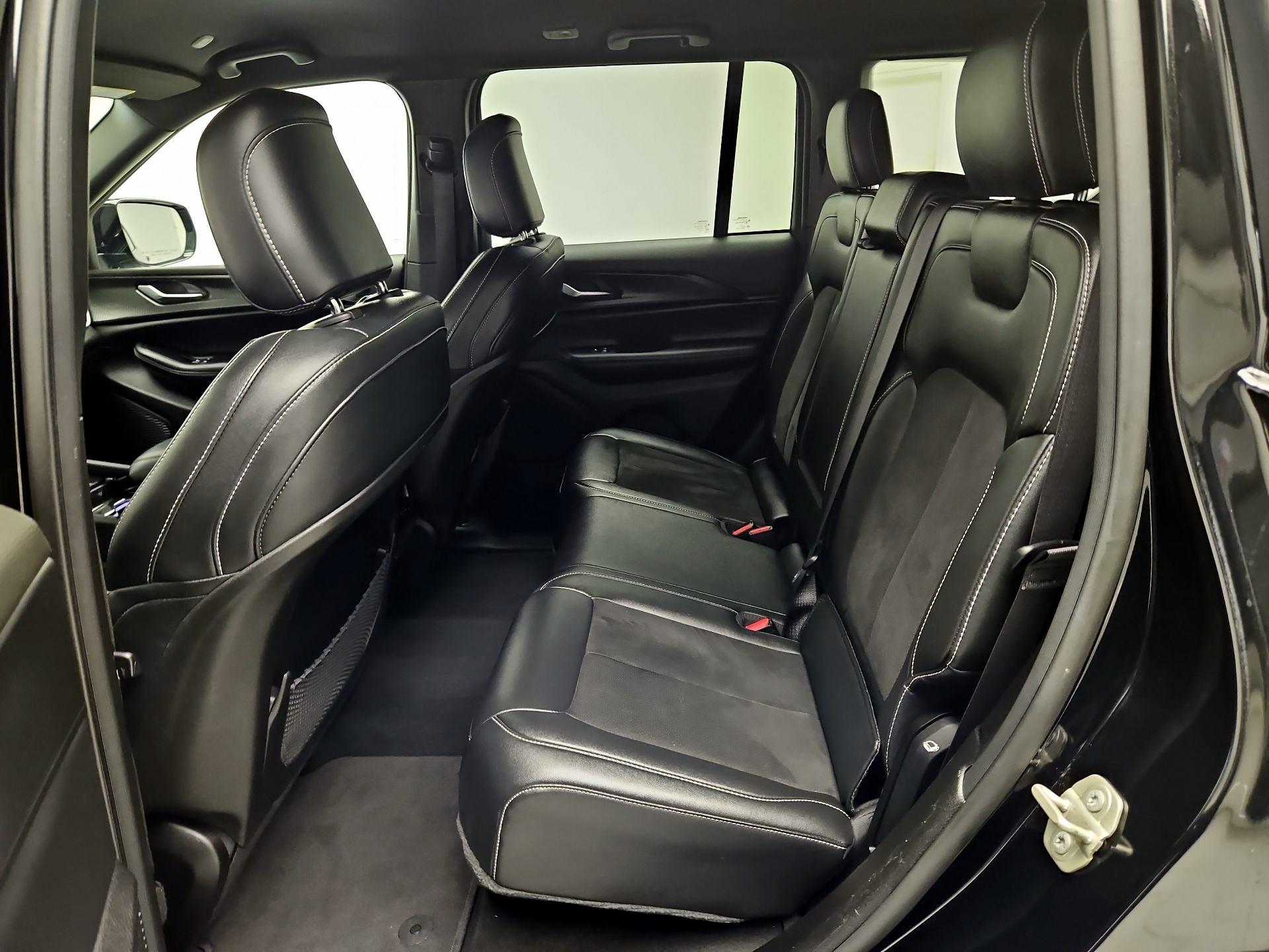 Thumbnail: 2023 Jeep Grand Cherokee - 18