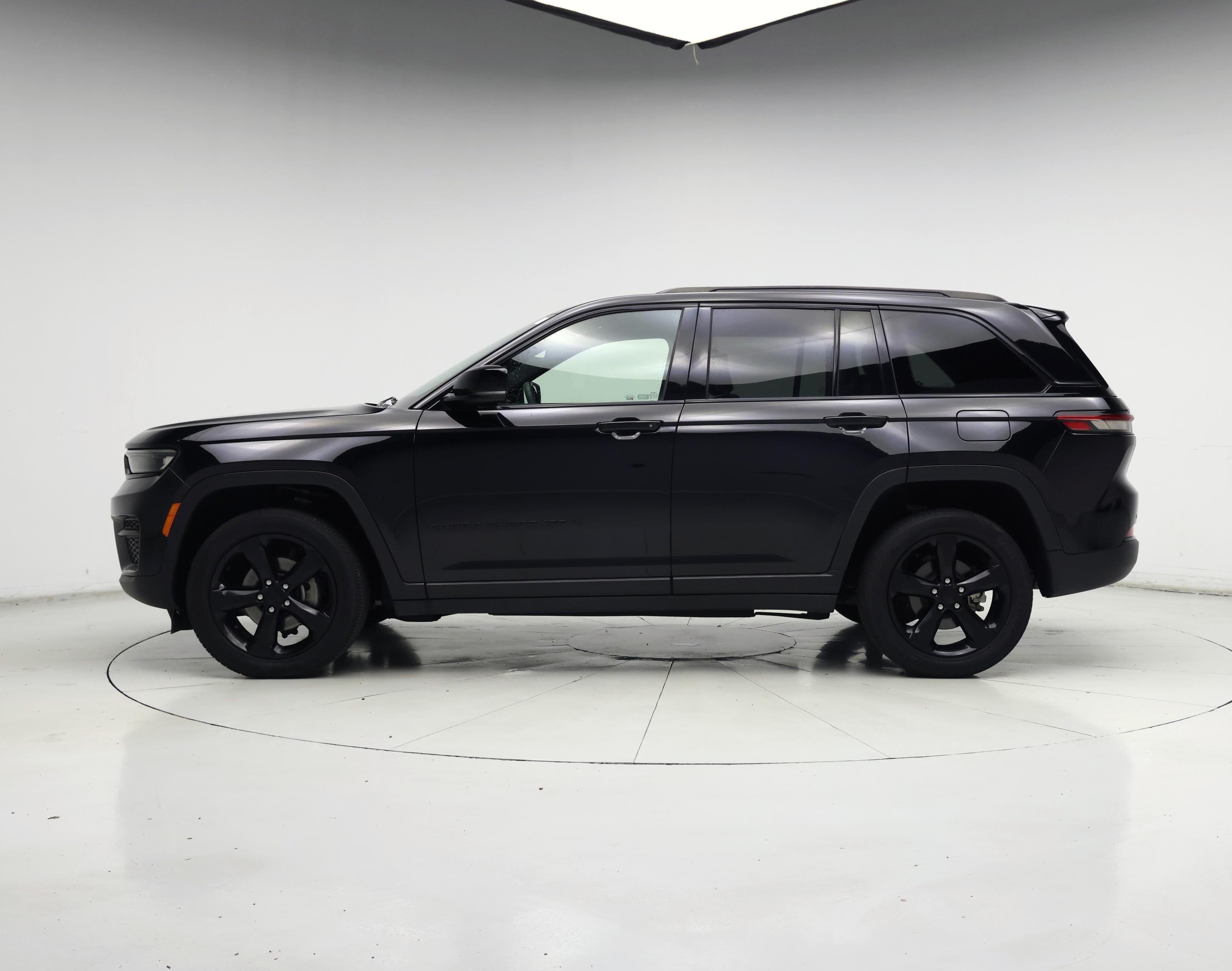 Thumbnail: 2023 Jeep Grand Cherokee - 3