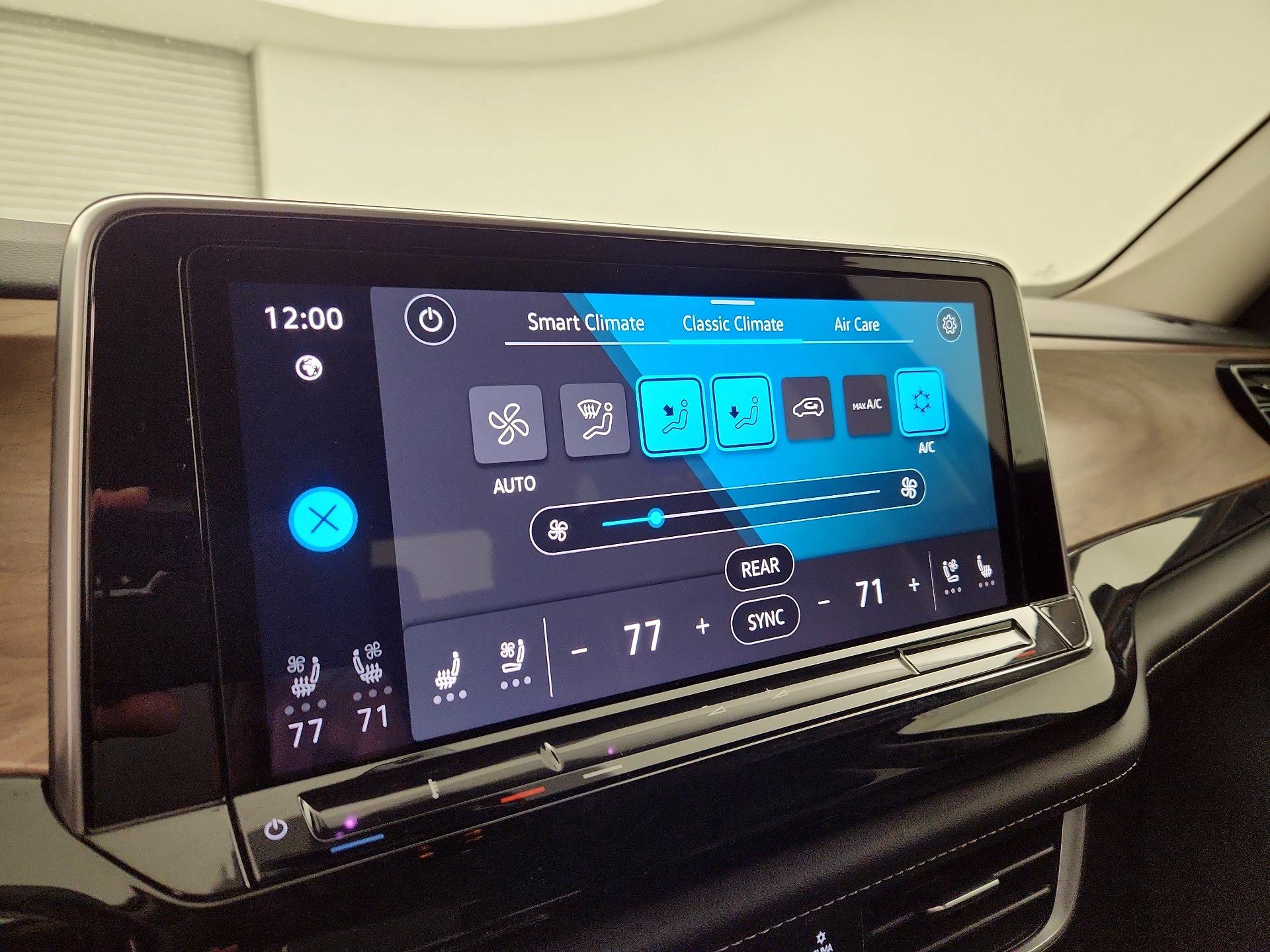 Thumbnail: 2024 Volkswagen Atlas - 16