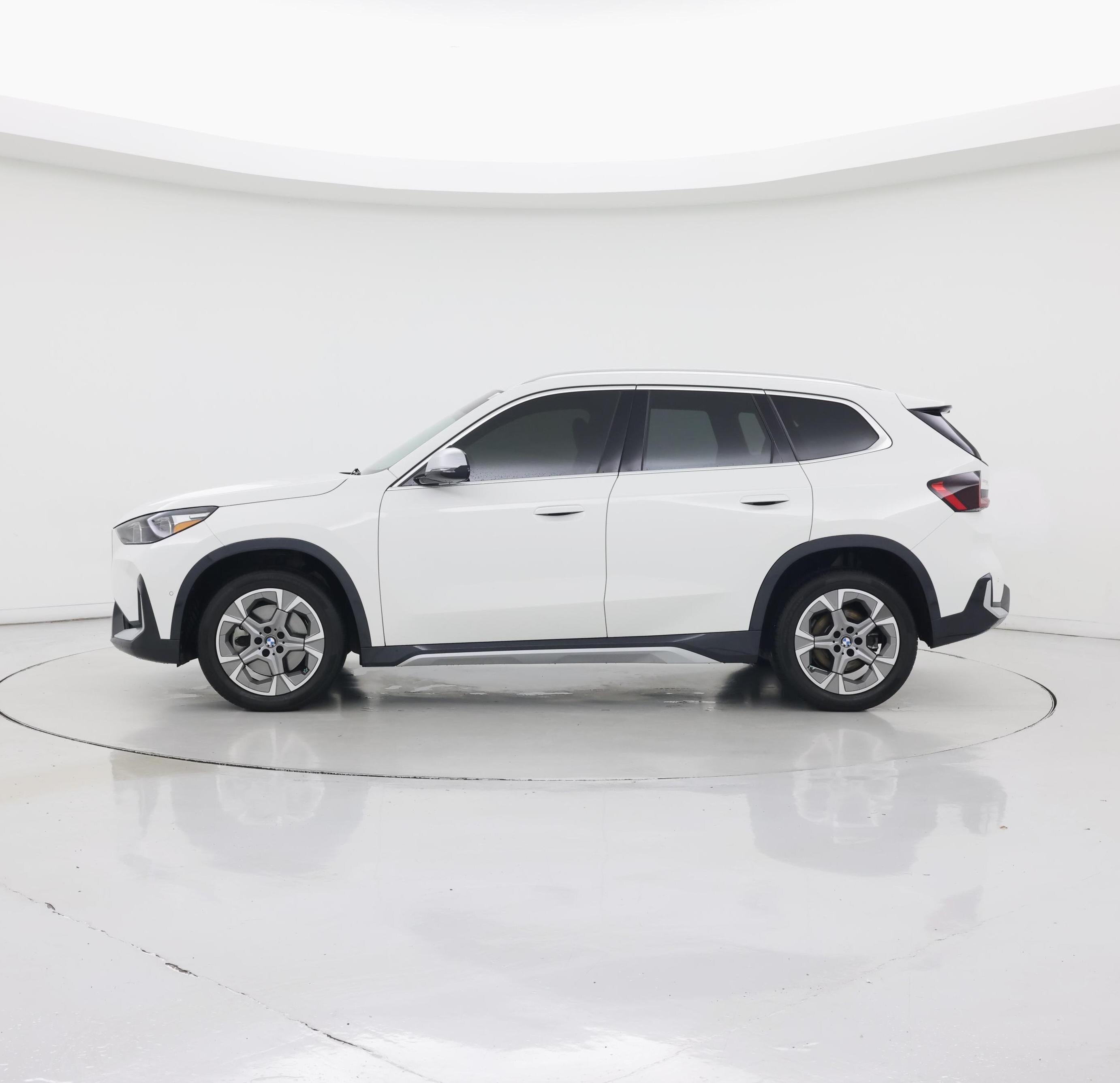 Thumbnail: 2023 BMW X1 - 3