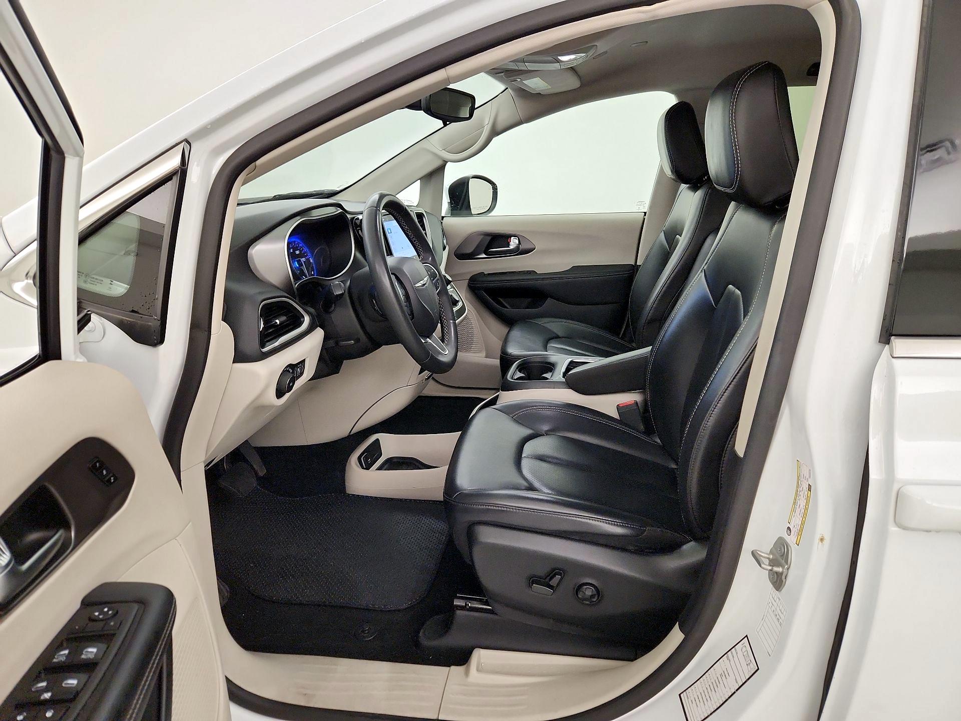 Thumbnail: 2023 Chrysler Pacifica - 11