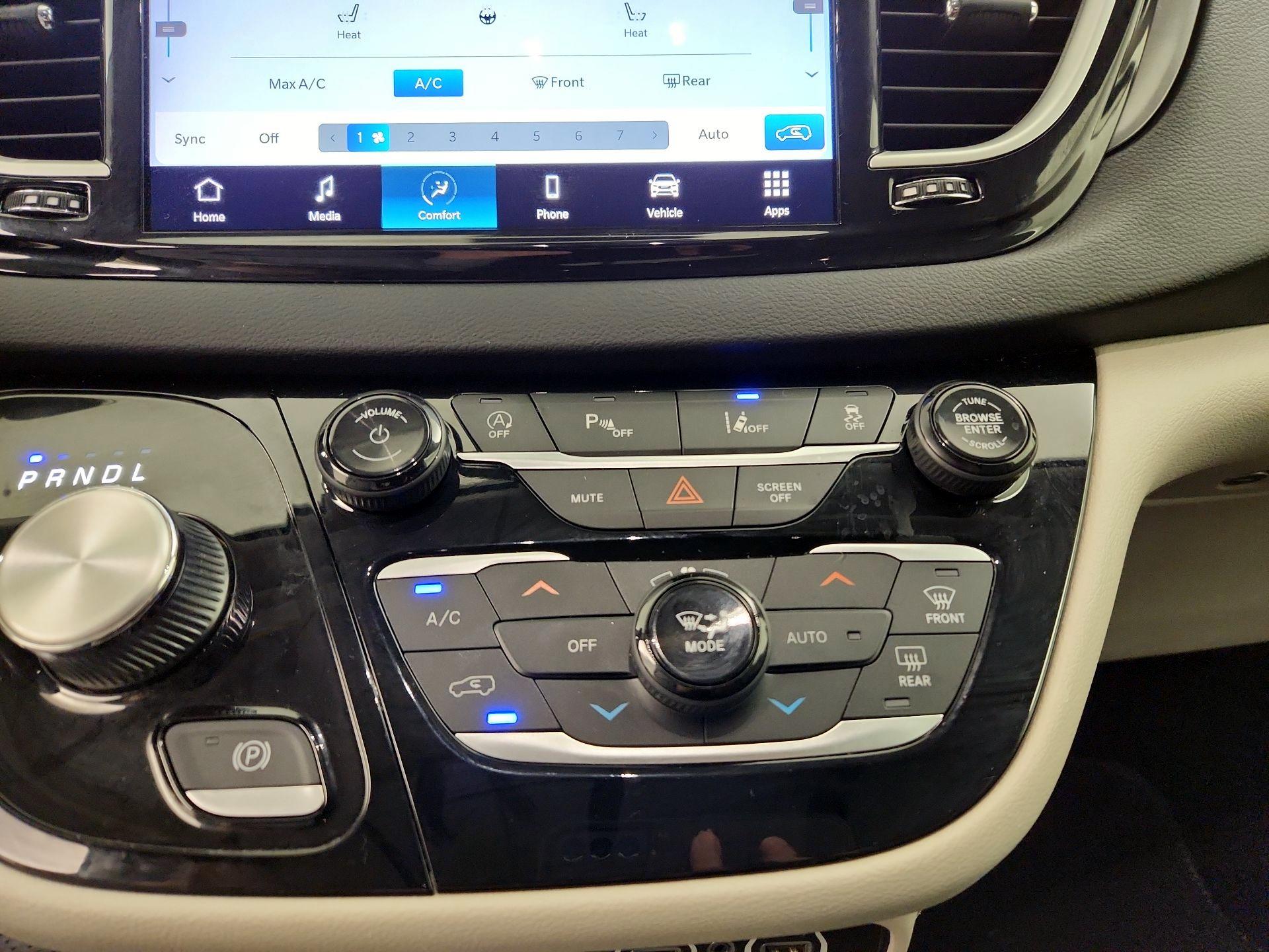 Thumbnail: 2023 Chrysler Pacifica - 16