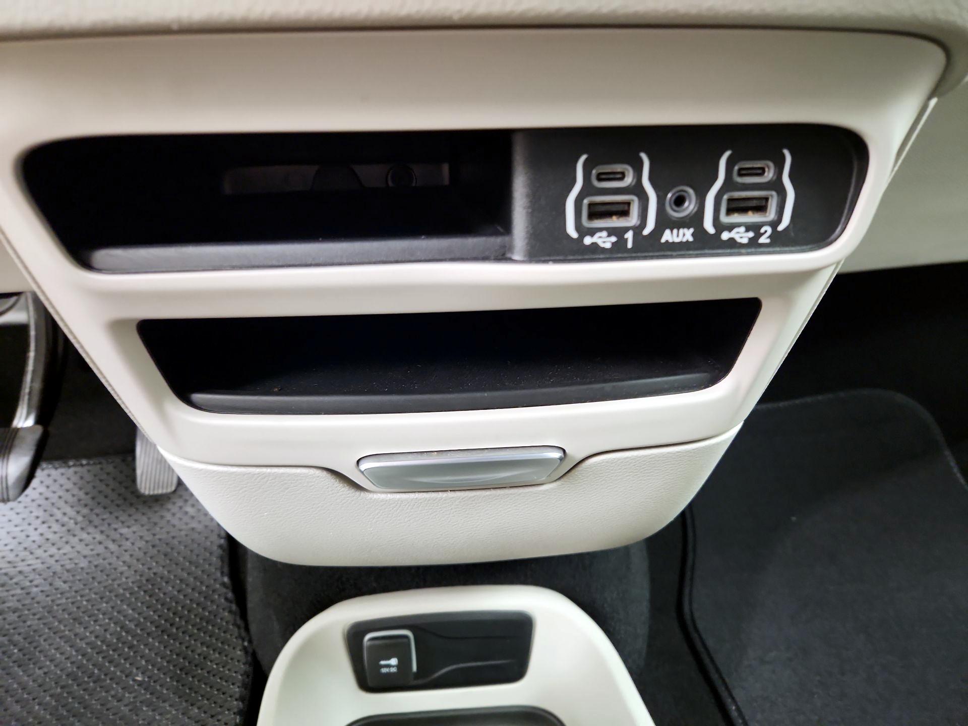 Thumbnail: 2023 Chrysler Pacifica - 18