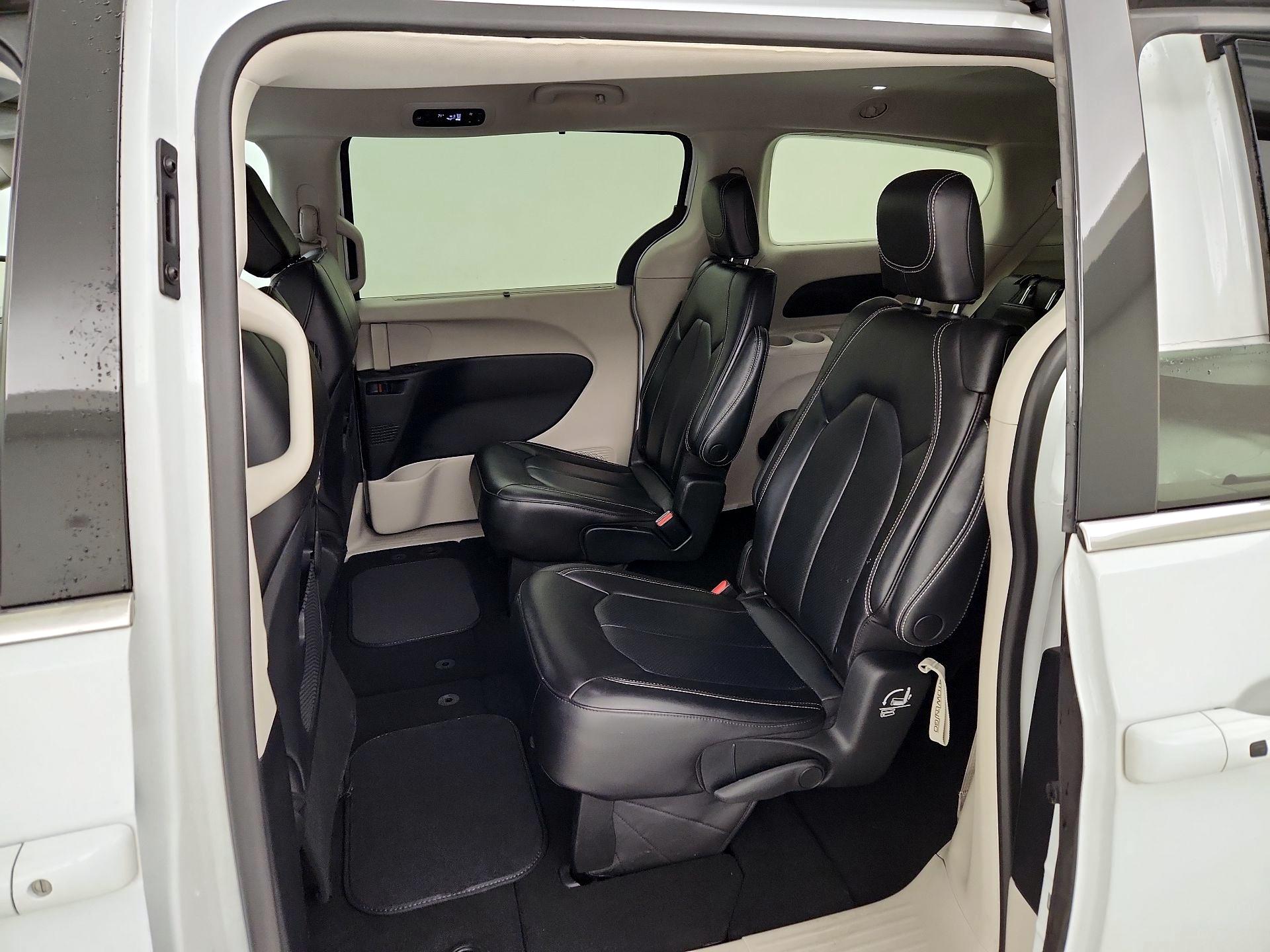 Thumbnail: 2023 Chrysler Pacifica - 19