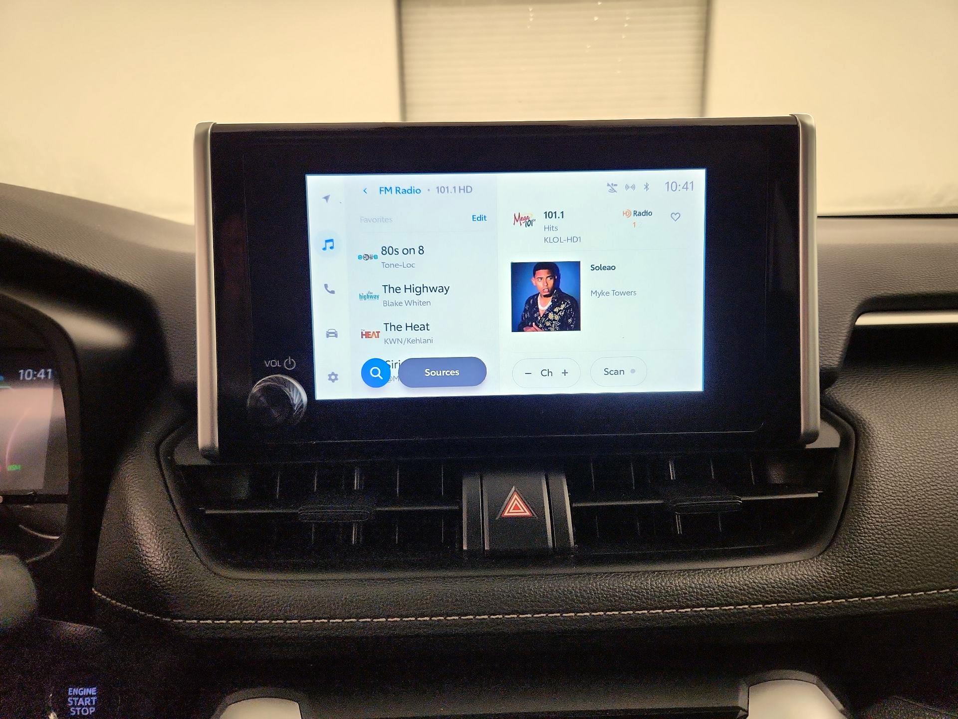 Thumbnail: 2023 Toyota RAV4 - 15