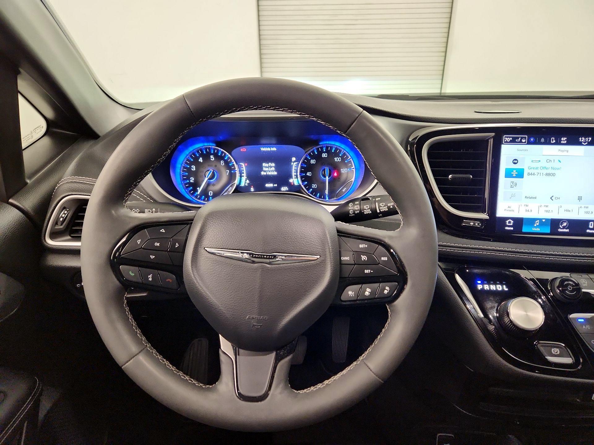 Thumbnail: 2023 Chrysler Pacifica - 10