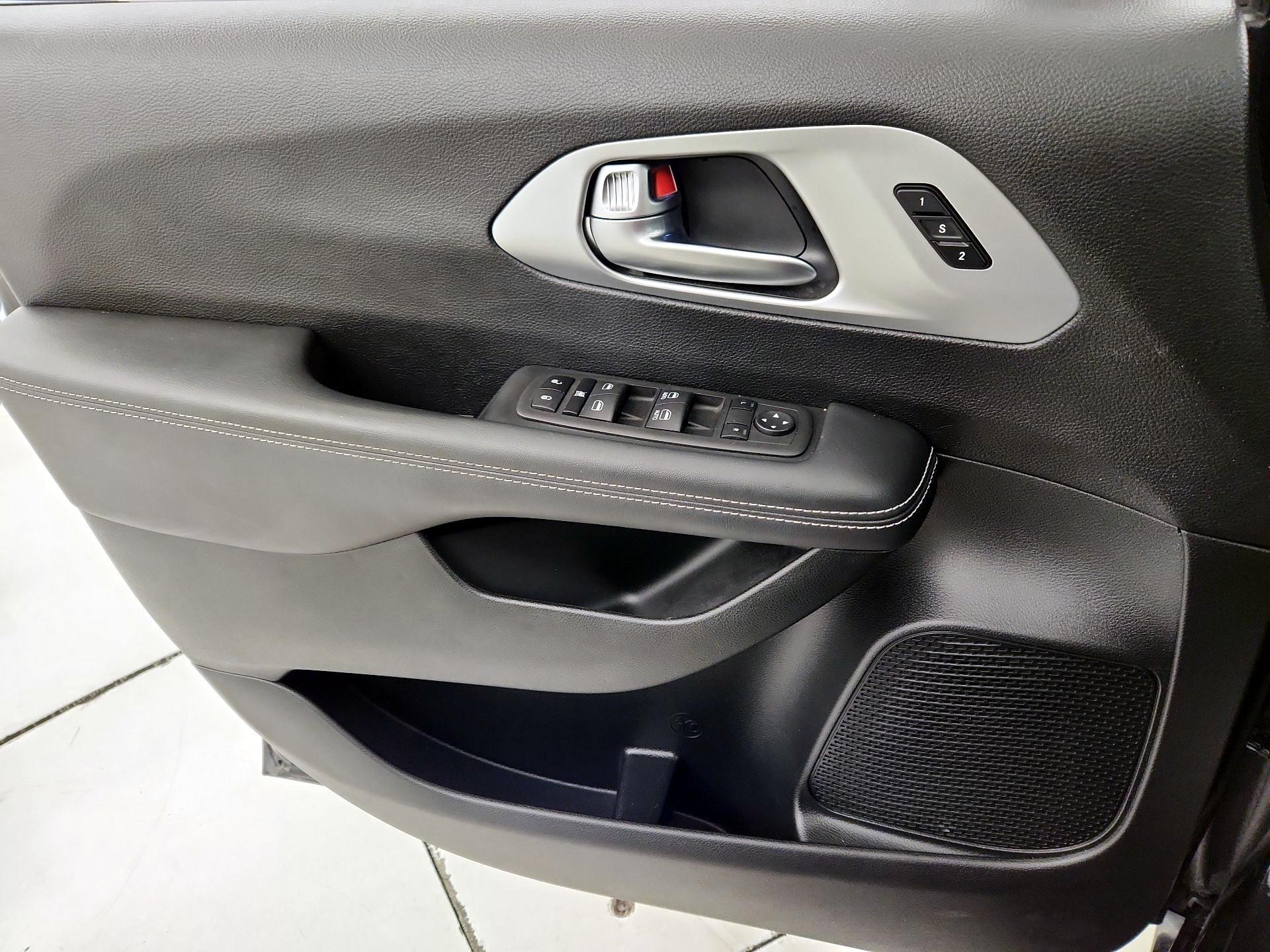 Thumbnail: 2023 Chrysler Pacifica - 12