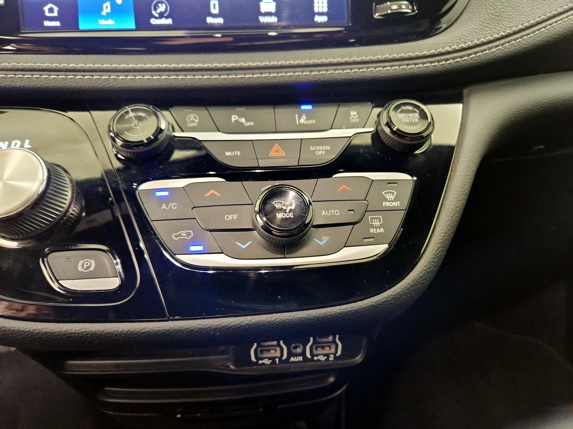 Thumbnail: 2023 Chrysler Pacifica - 16