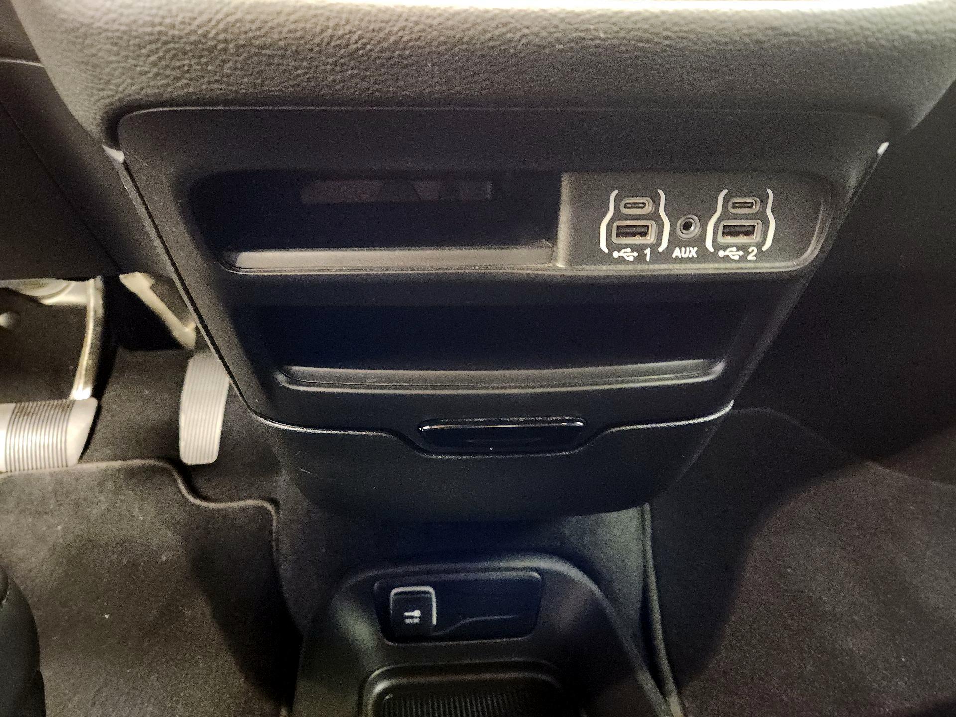 Thumbnail: 2023 Chrysler Pacifica - 18