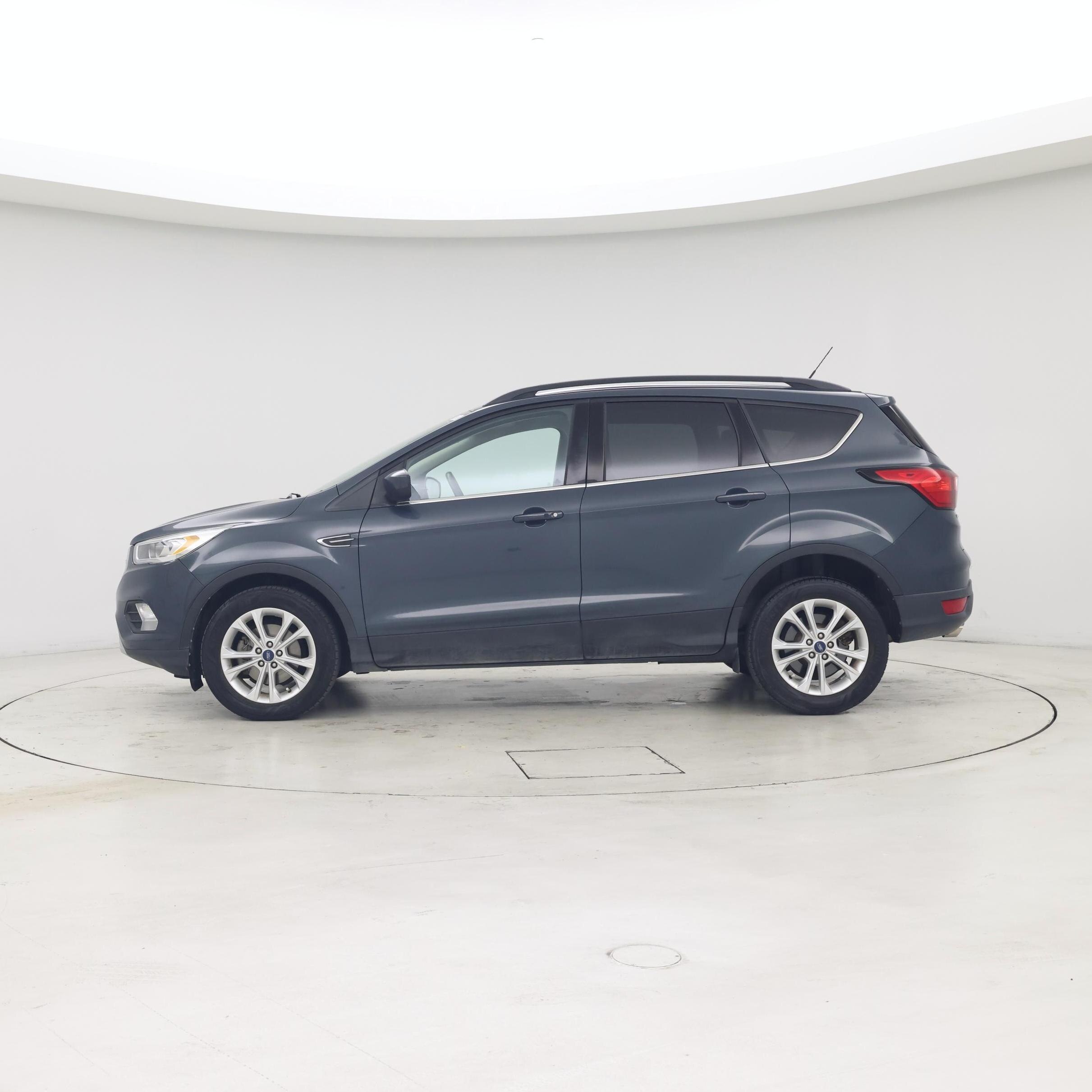 Thumbnail: 2019 Ford Escape - 3