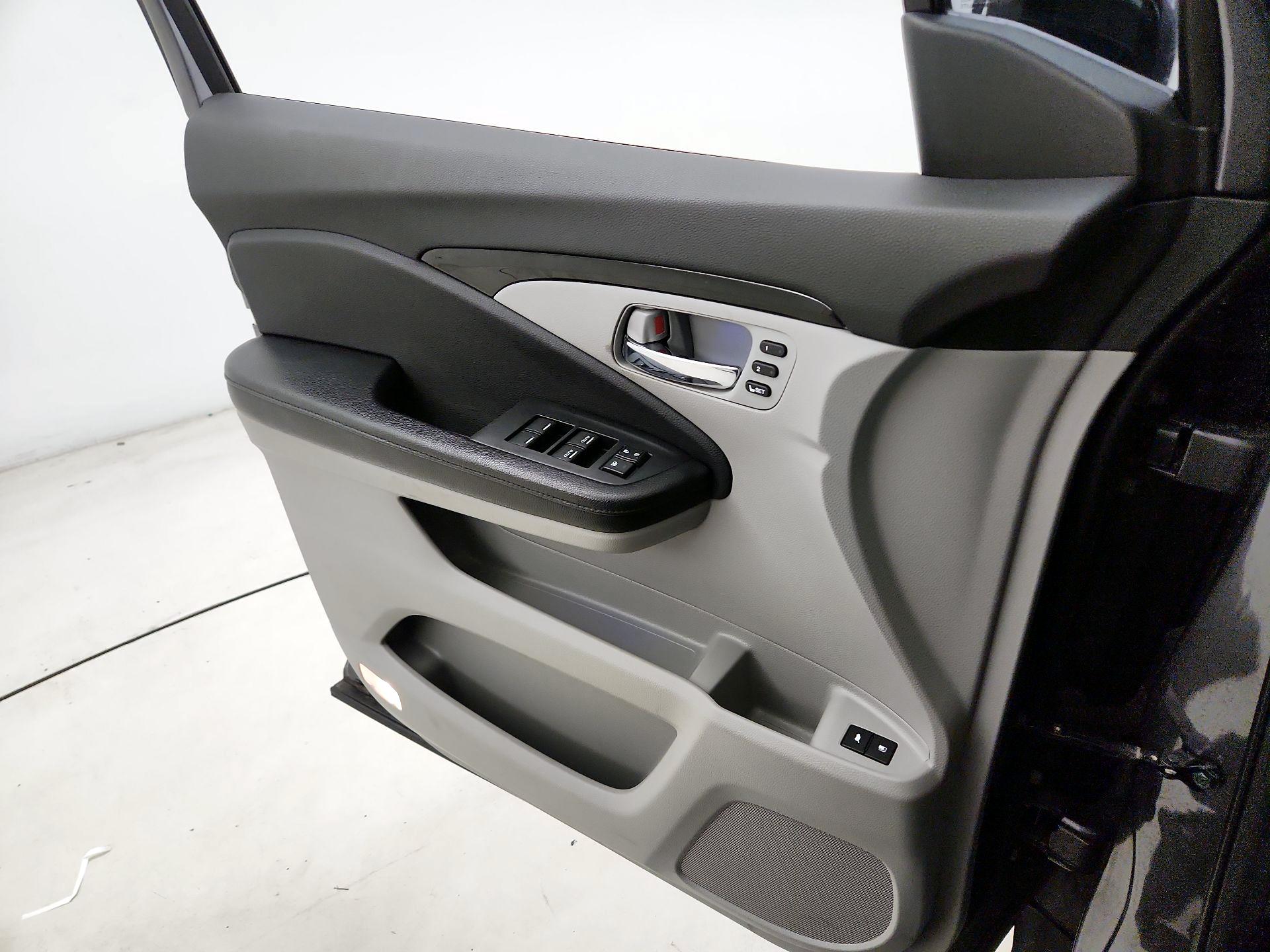 Thumbnail: 2016 Honda Pilot - 12