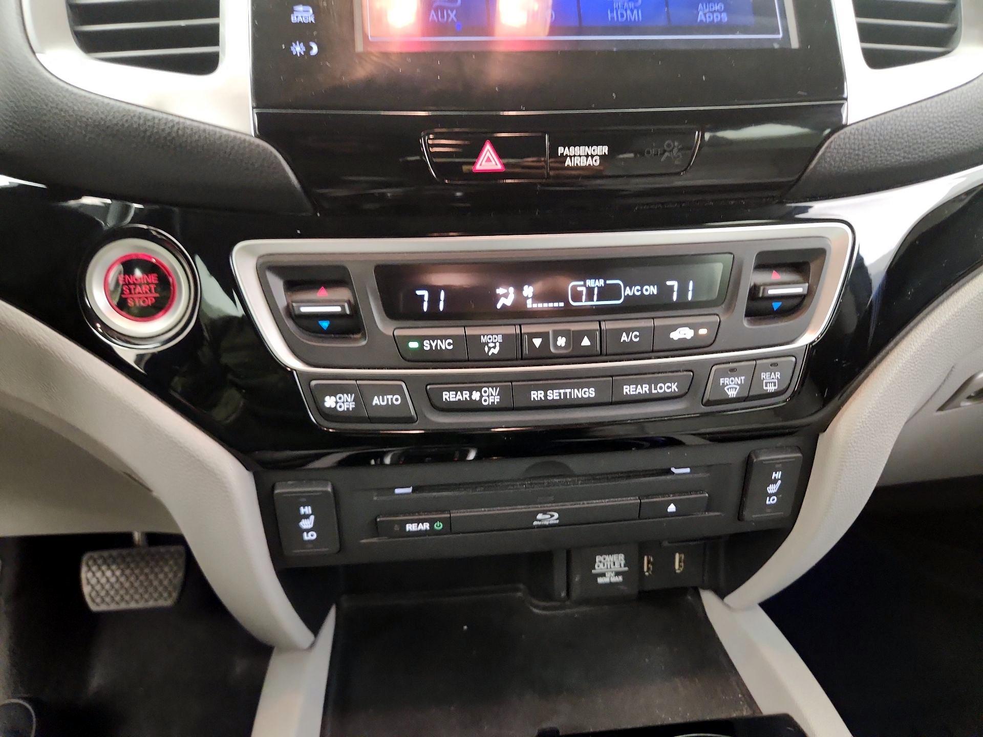 Thumbnail: 2016 Honda Pilot - 16