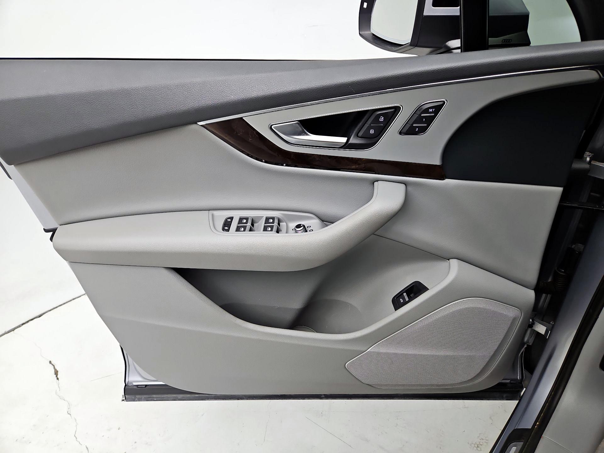 Thumbnail: 2019 Audi Q7 - 12