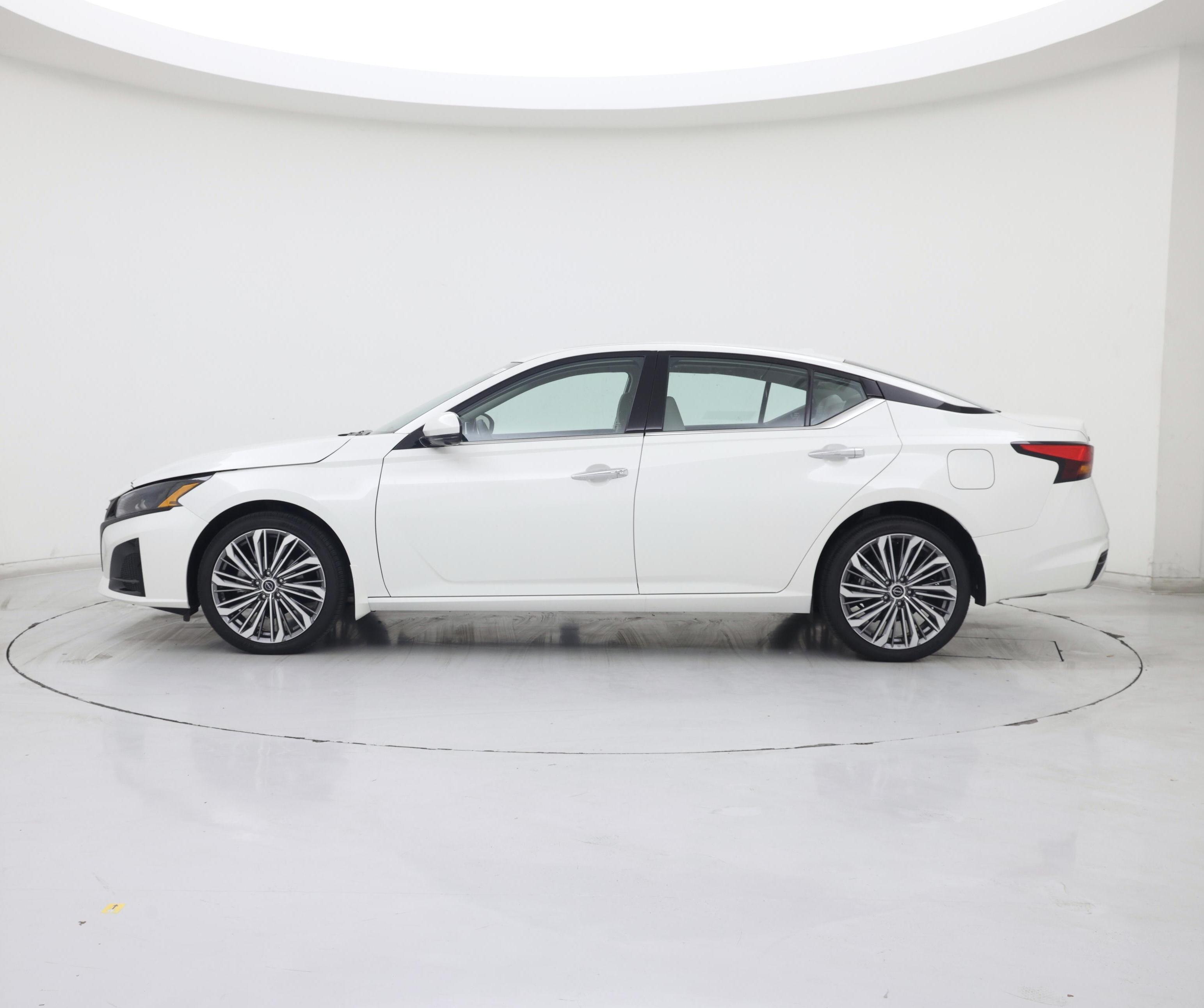 Thumbnail: 2025 Nissan Altima - 3