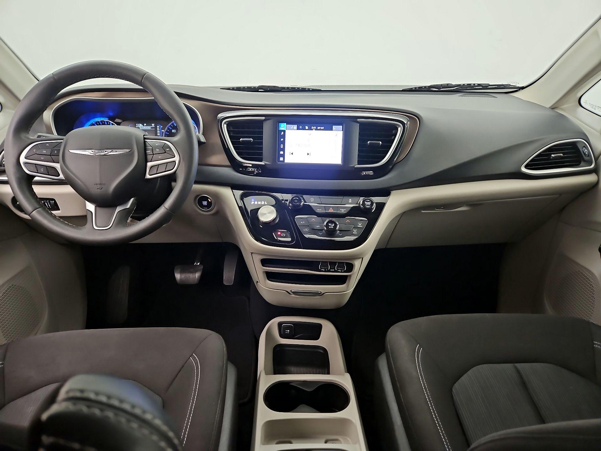 Thumbnail: 2023 Chrysler Voyager - 9