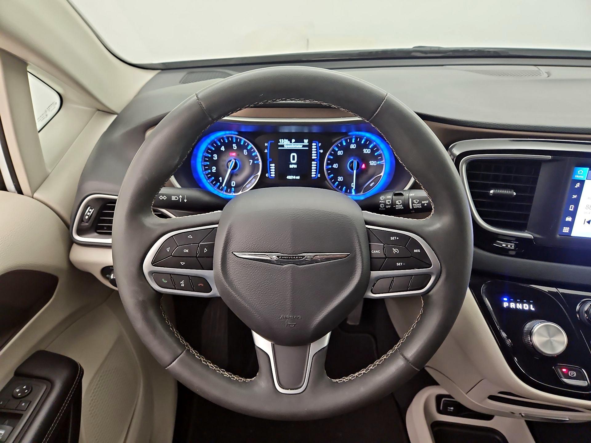 Thumbnail: 2023 Chrysler Voyager - 10