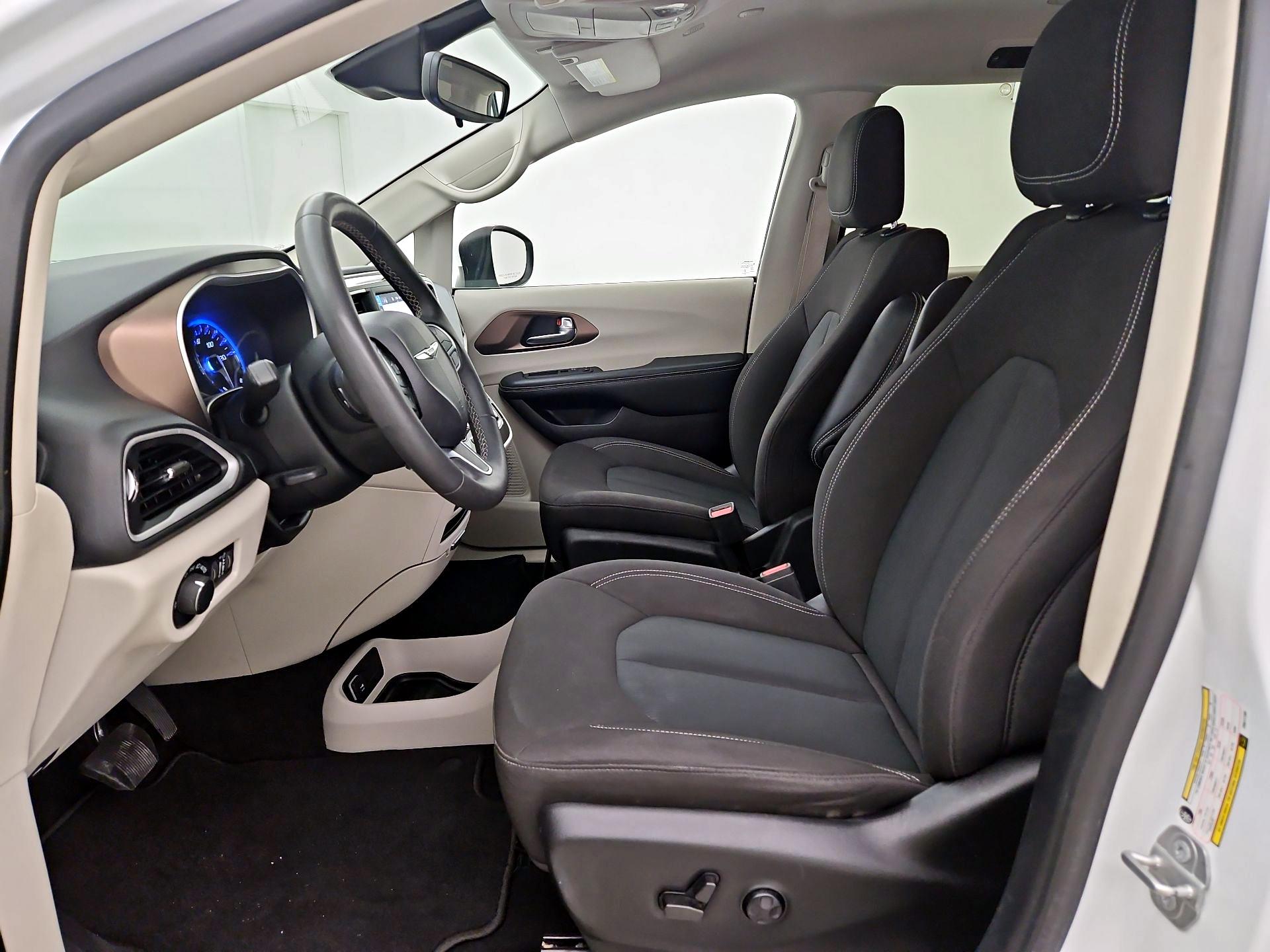 Thumbnail: 2023 Chrysler Voyager - 11