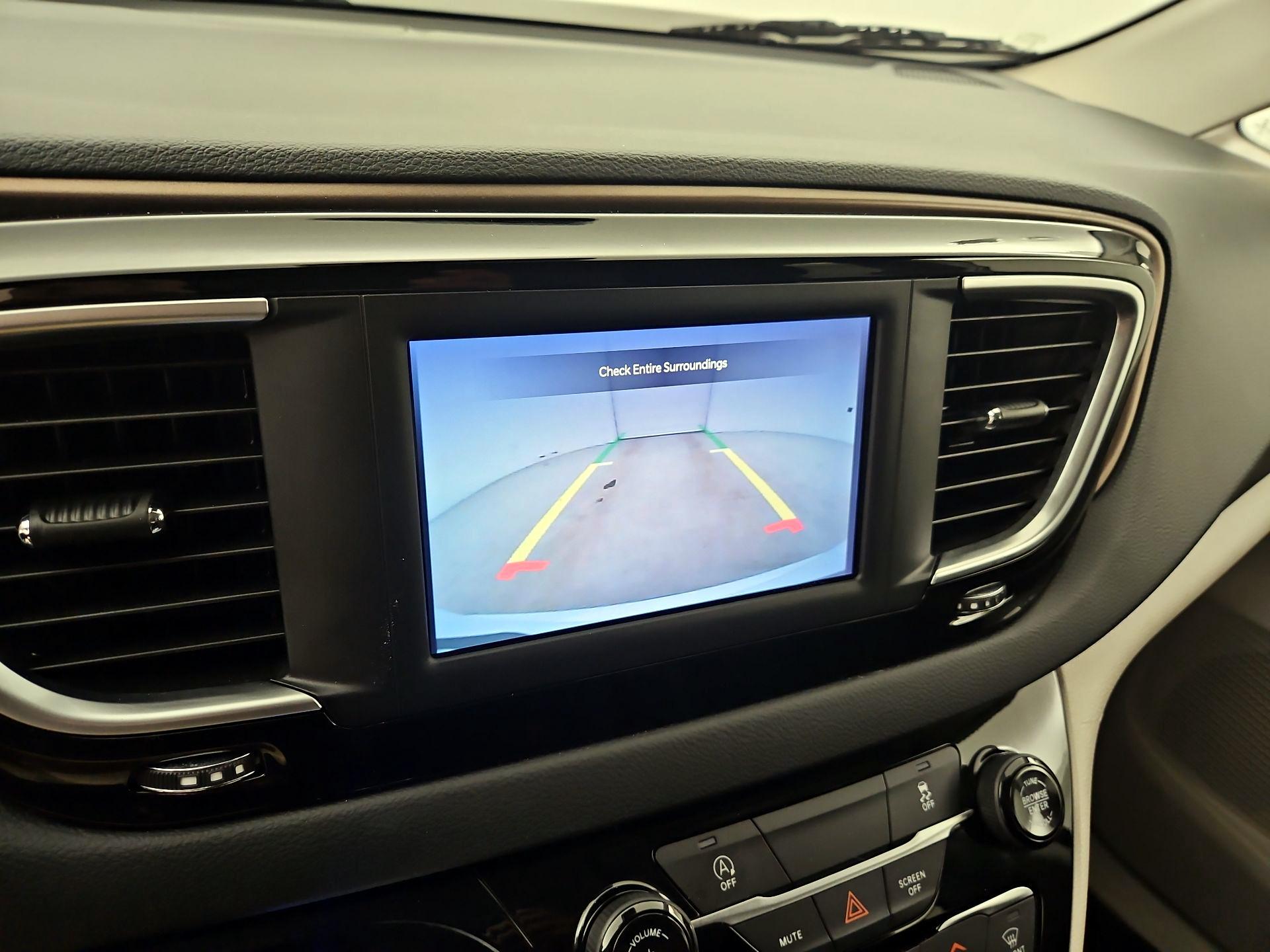 Thumbnail: 2023 Chrysler Voyager - 14