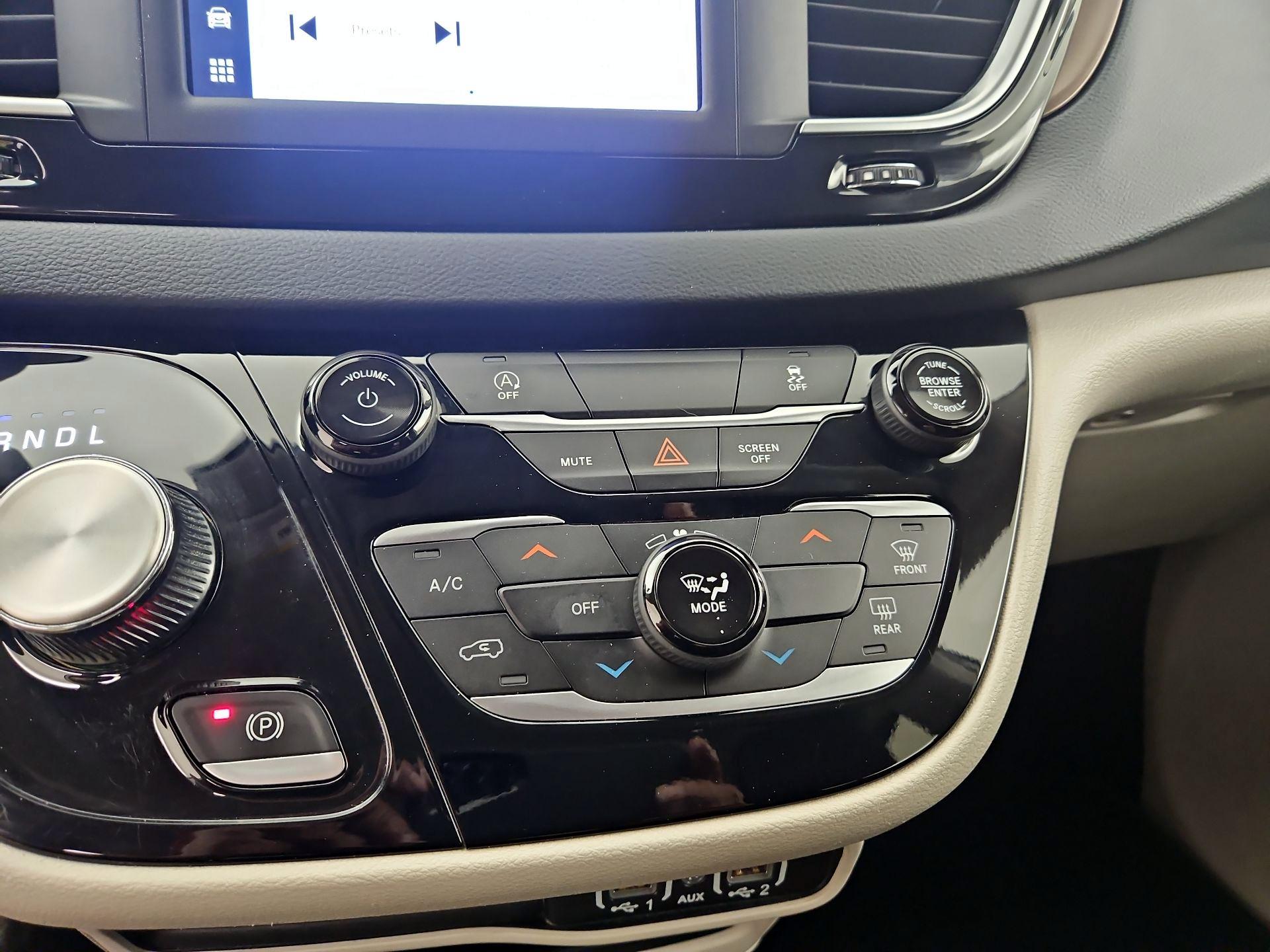 Thumbnail: 2023 Chrysler Voyager - 16