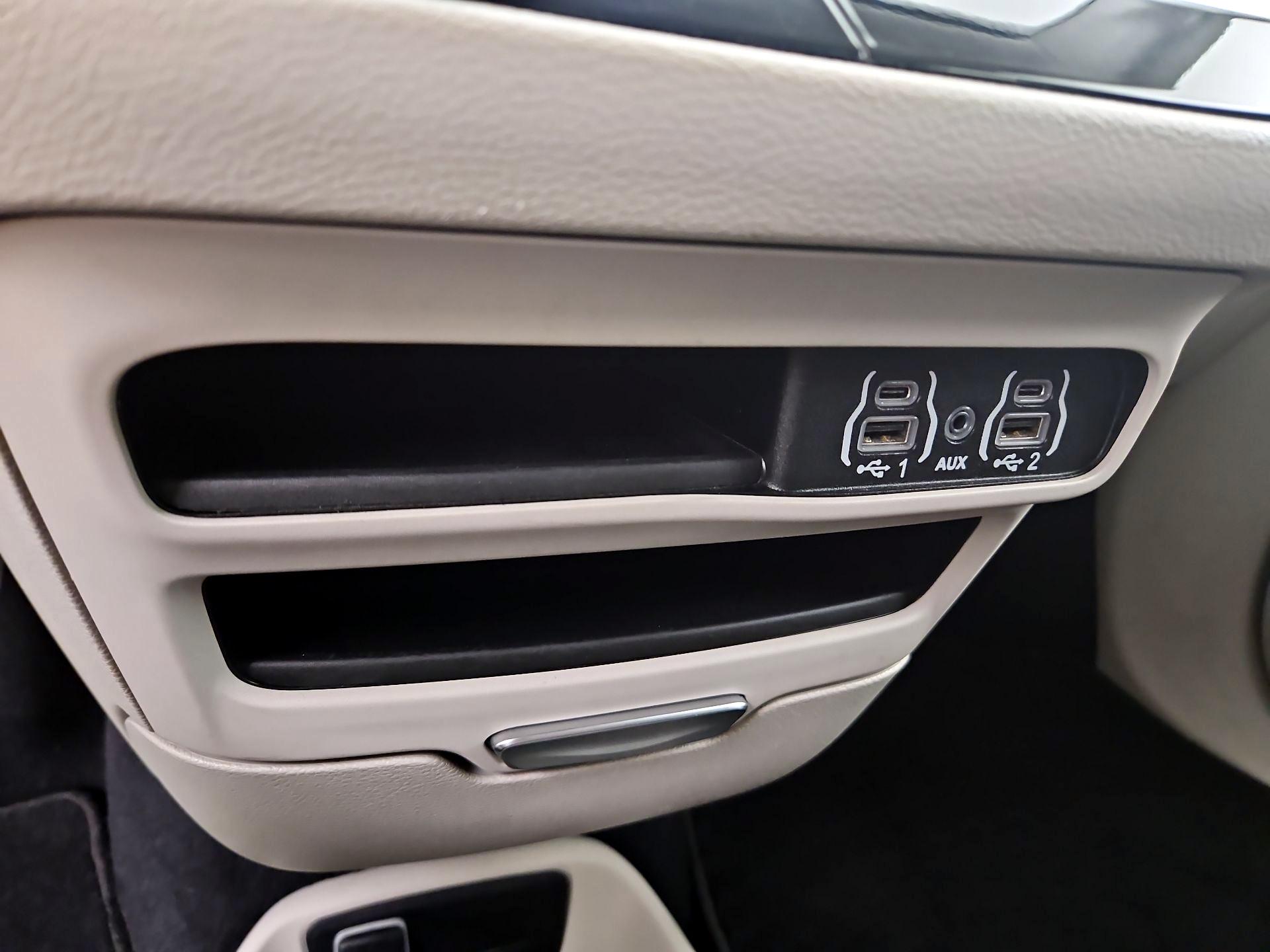 Thumbnail: 2023 Chrysler Voyager - 18