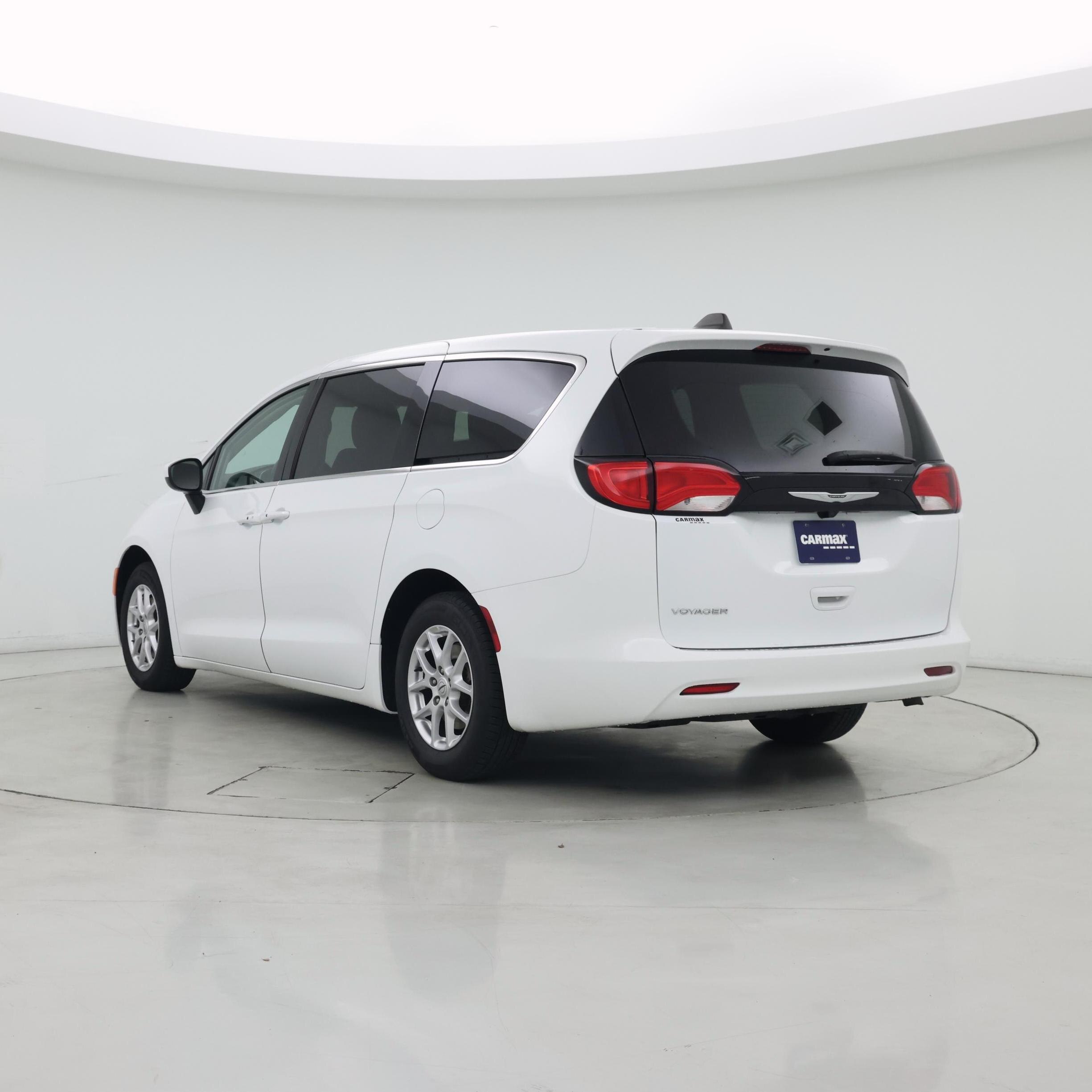 Thumbnail: 2023 Chrysler Voyager - 2