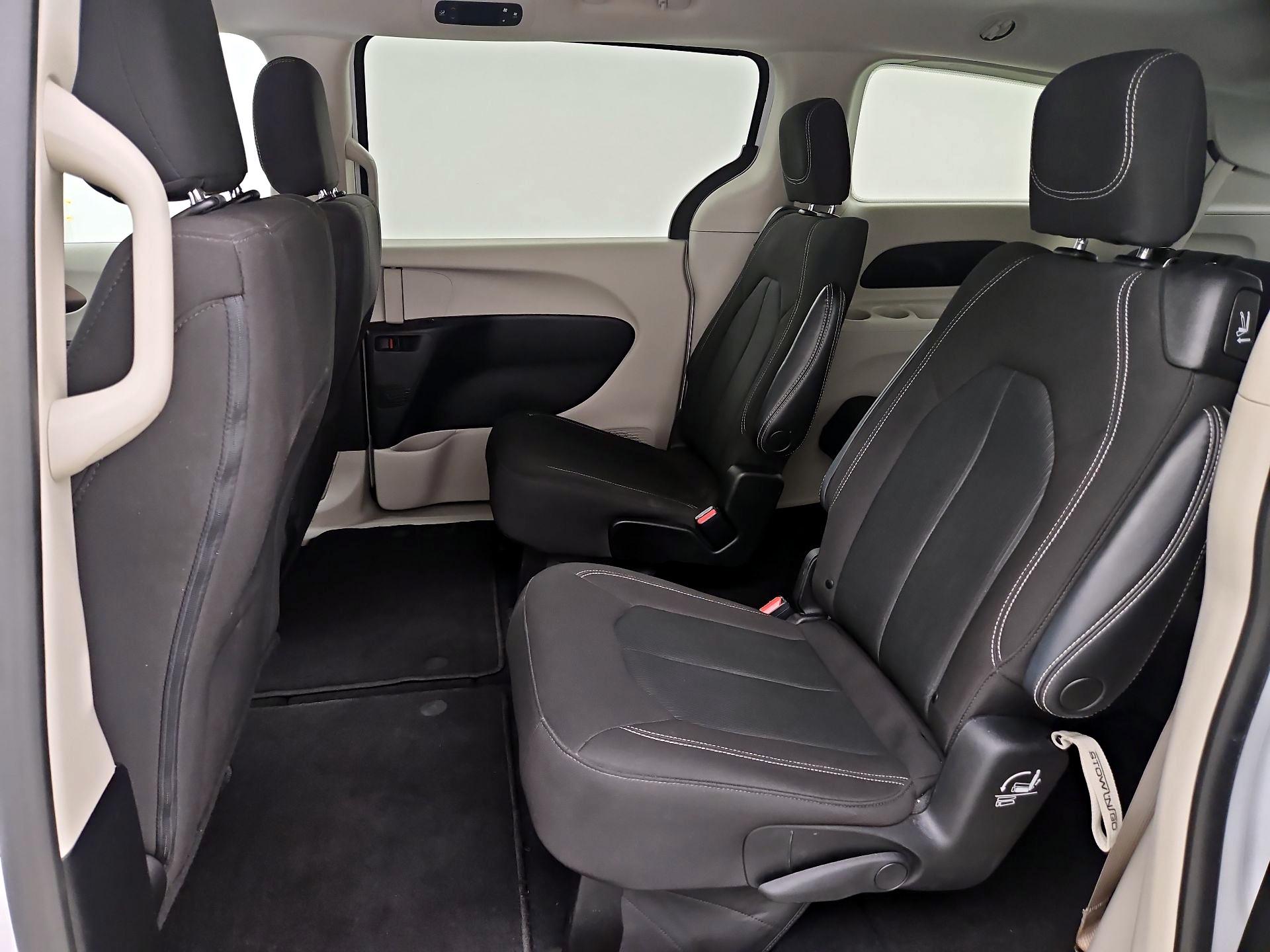 Thumbnail: 2023 Chrysler Voyager - 19