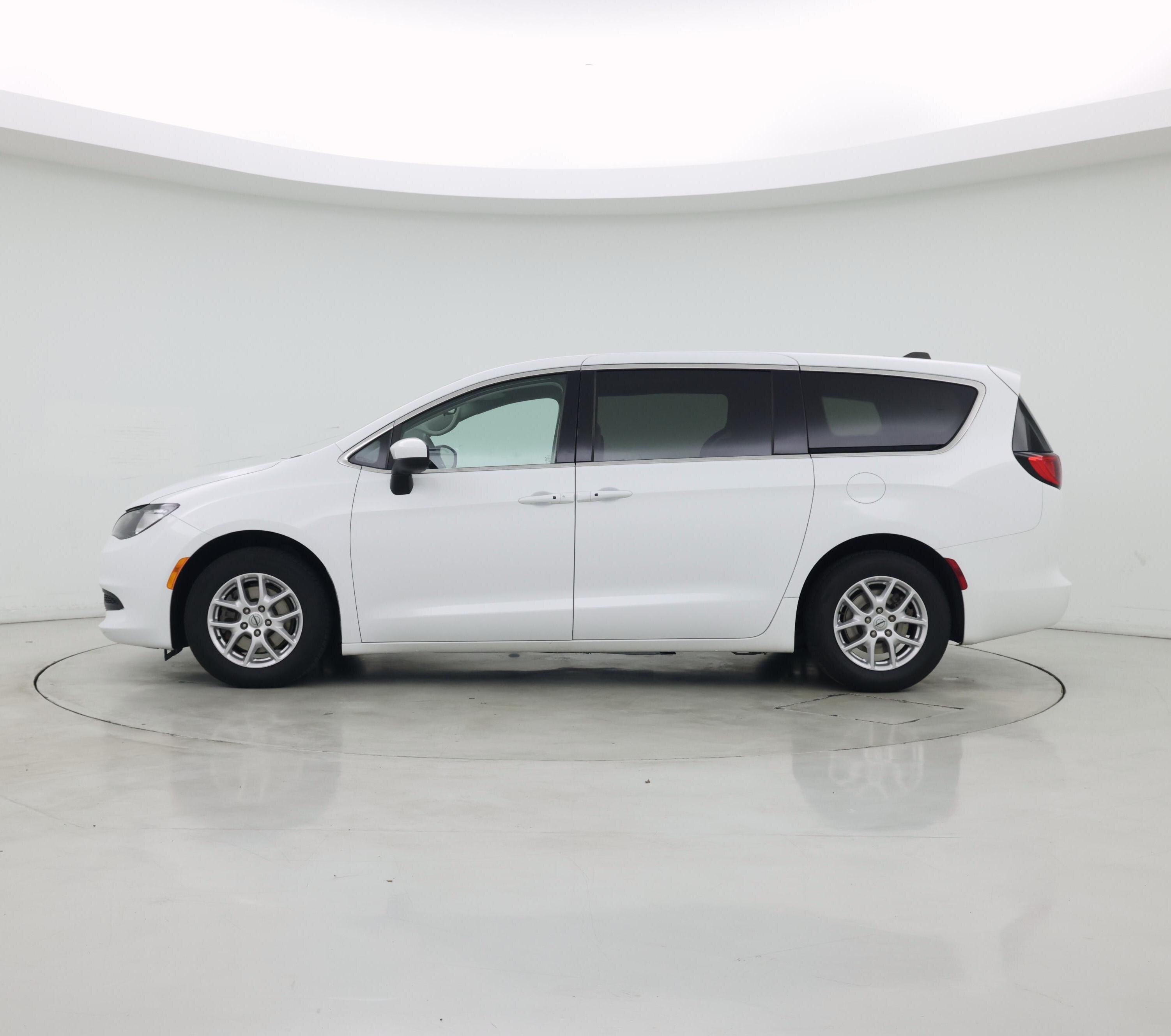 Thumbnail: 2023 Chrysler Voyager - 3