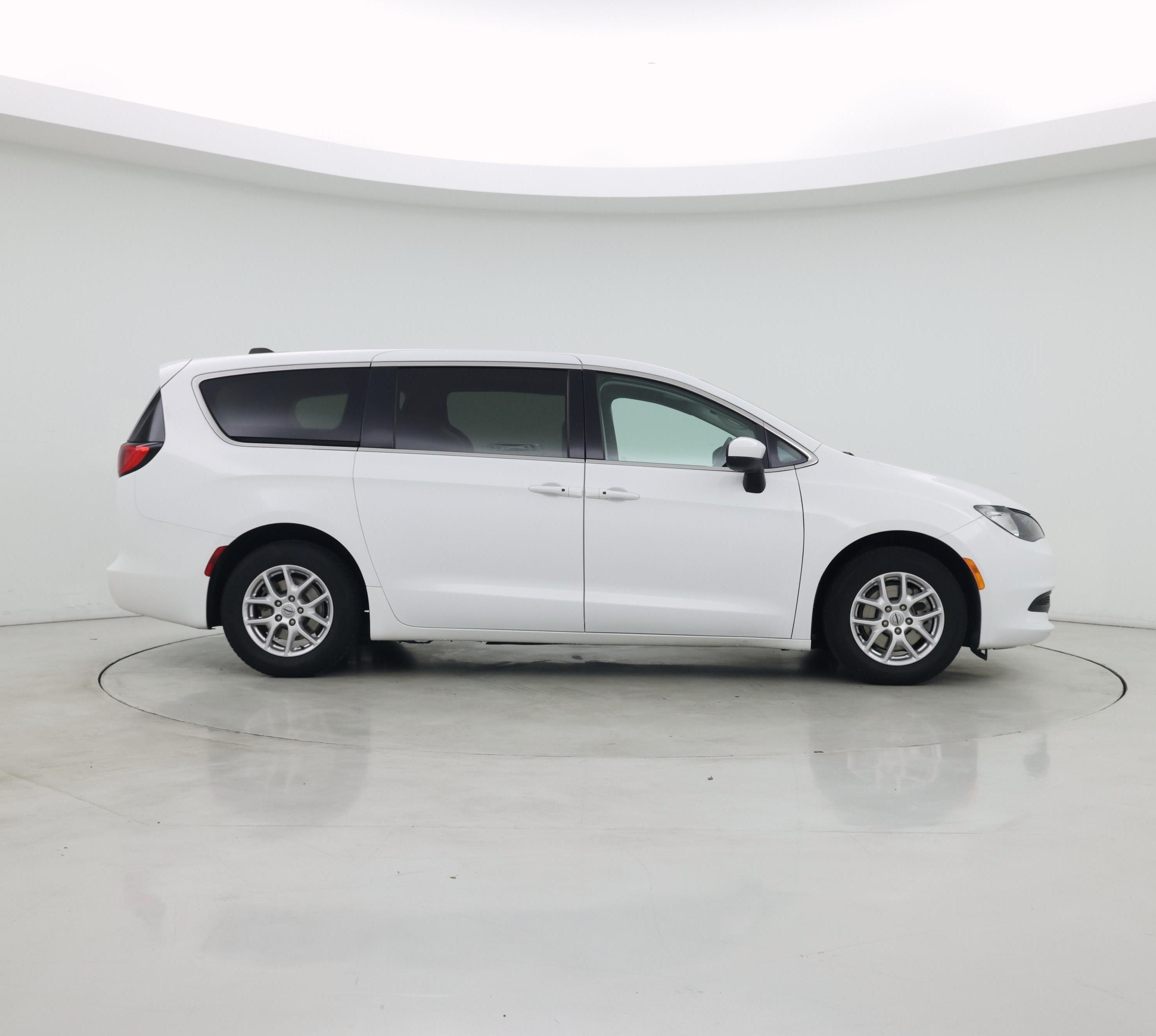 Thumbnail: 2023 Chrysler Voyager - 7