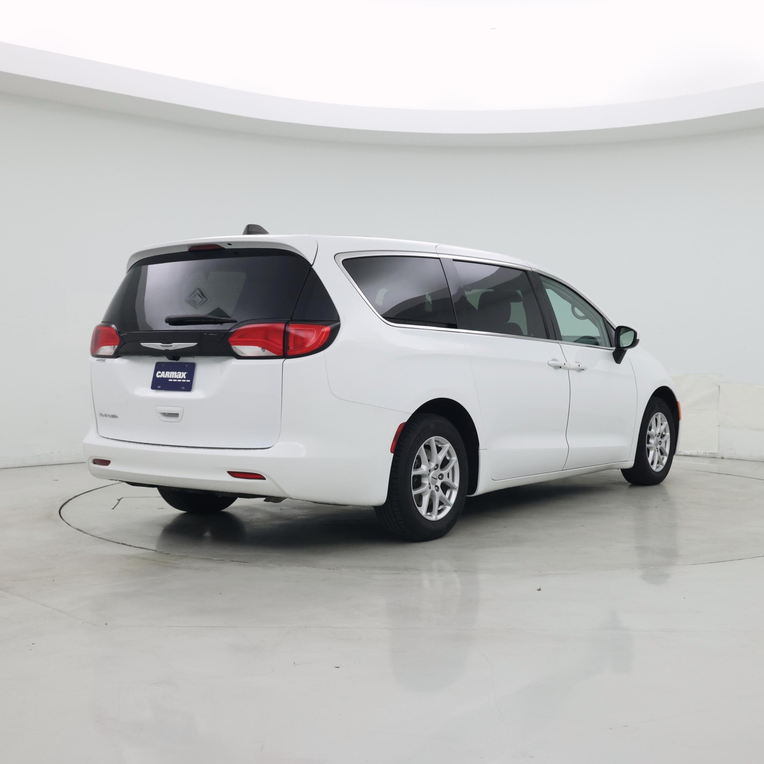 Thumbnail: 2023 Chrysler Voyager - 8