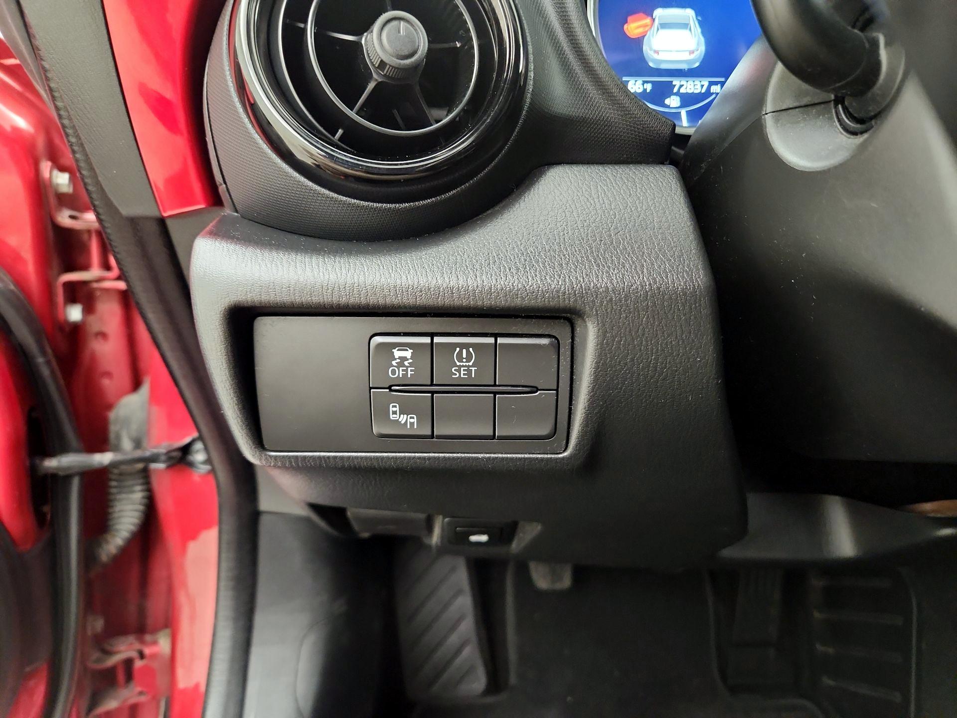 Thumbnail: 2017 Mazda MX-5 Miata - 13