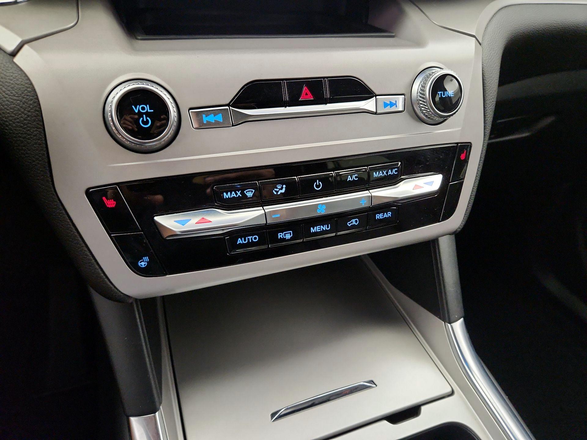 Thumbnail: 2023 Ford Explorer - 17