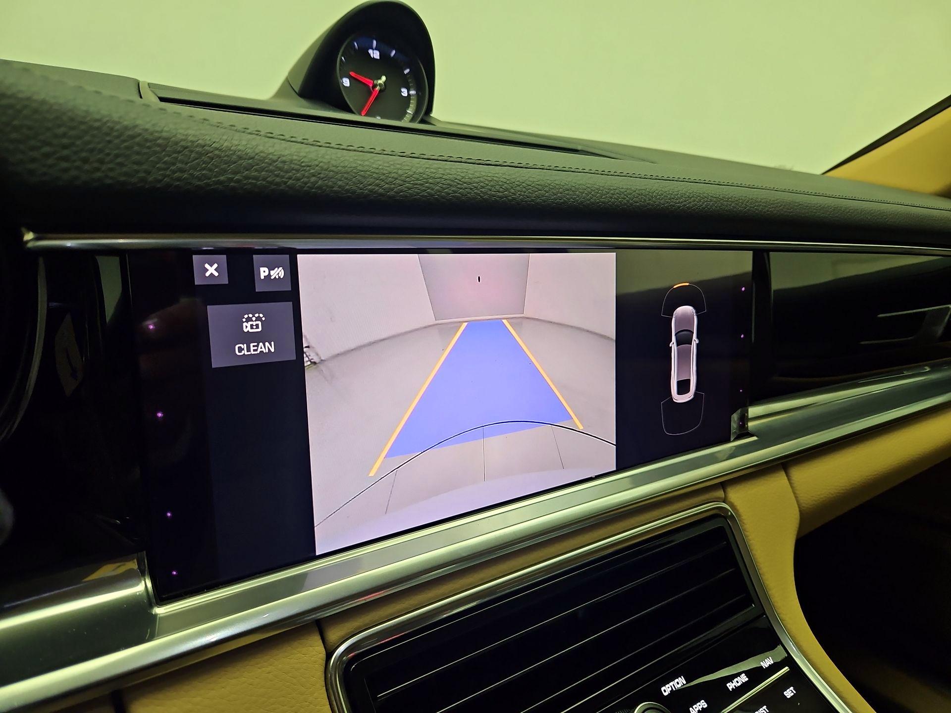 Thumbnail: 2021 Porsche Panamera - 15