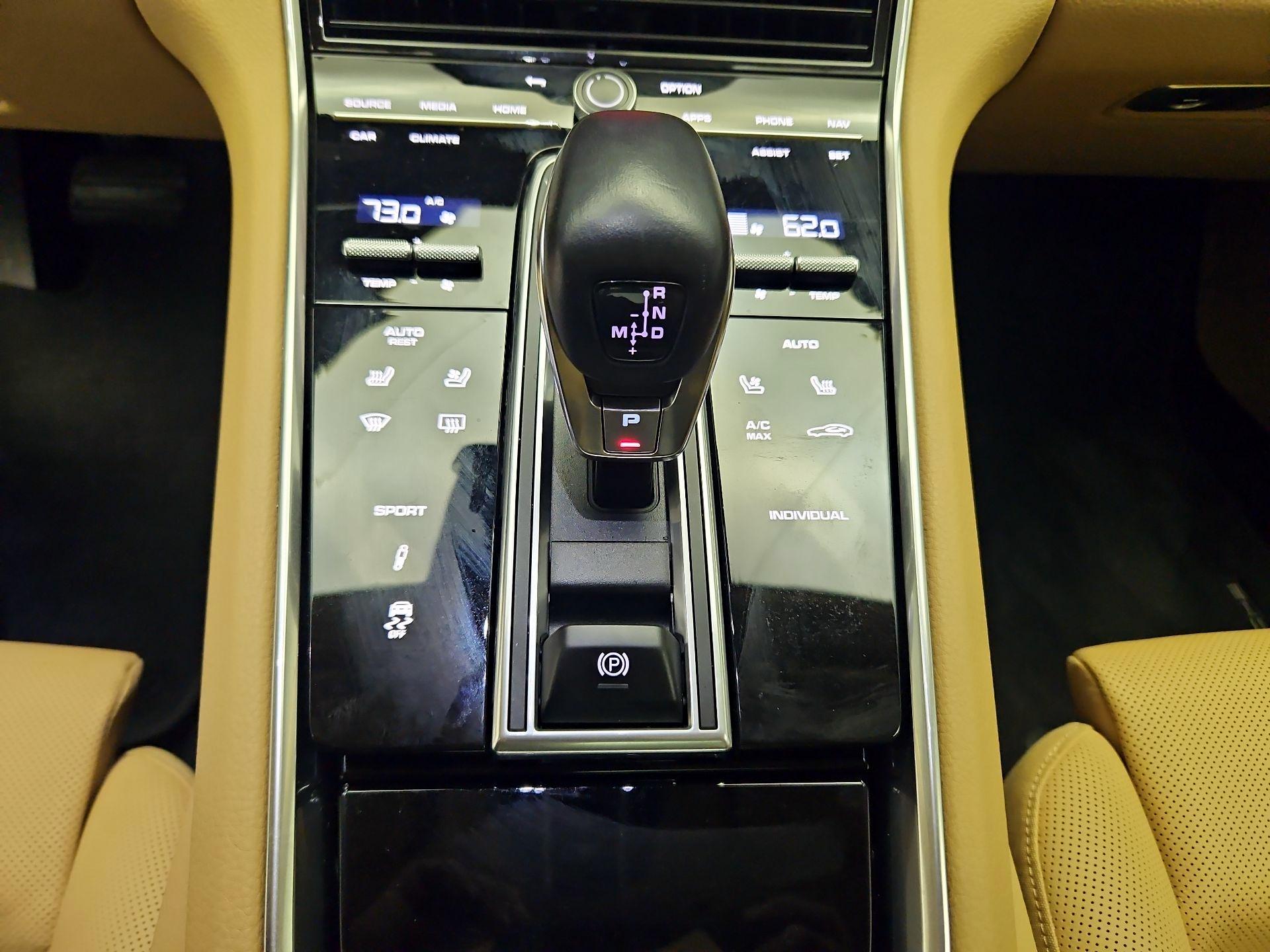 Thumbnail: 2021 Porsche Panamera - 18