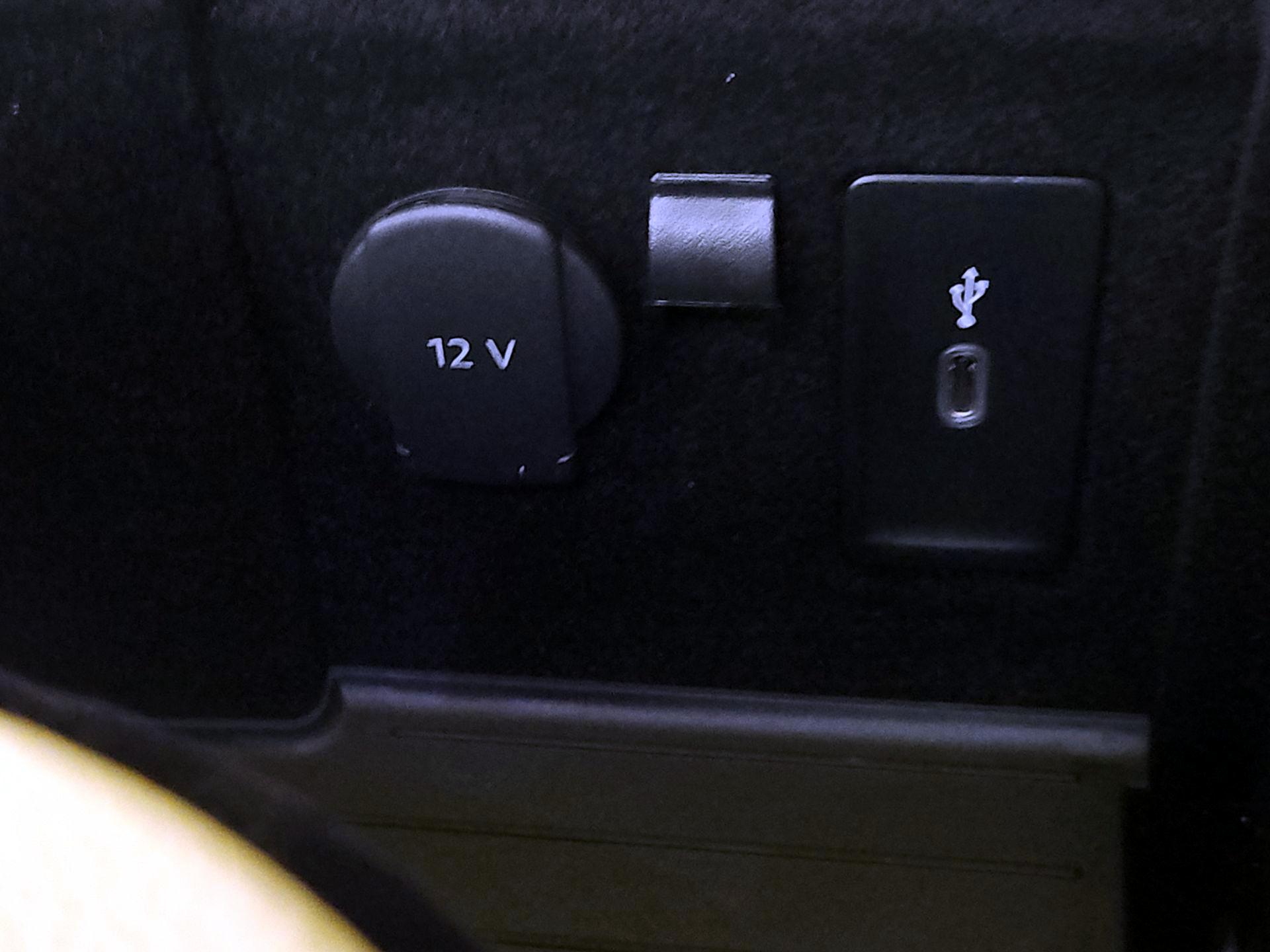 Thumbnail: 2021 Porsche Panamera - 19