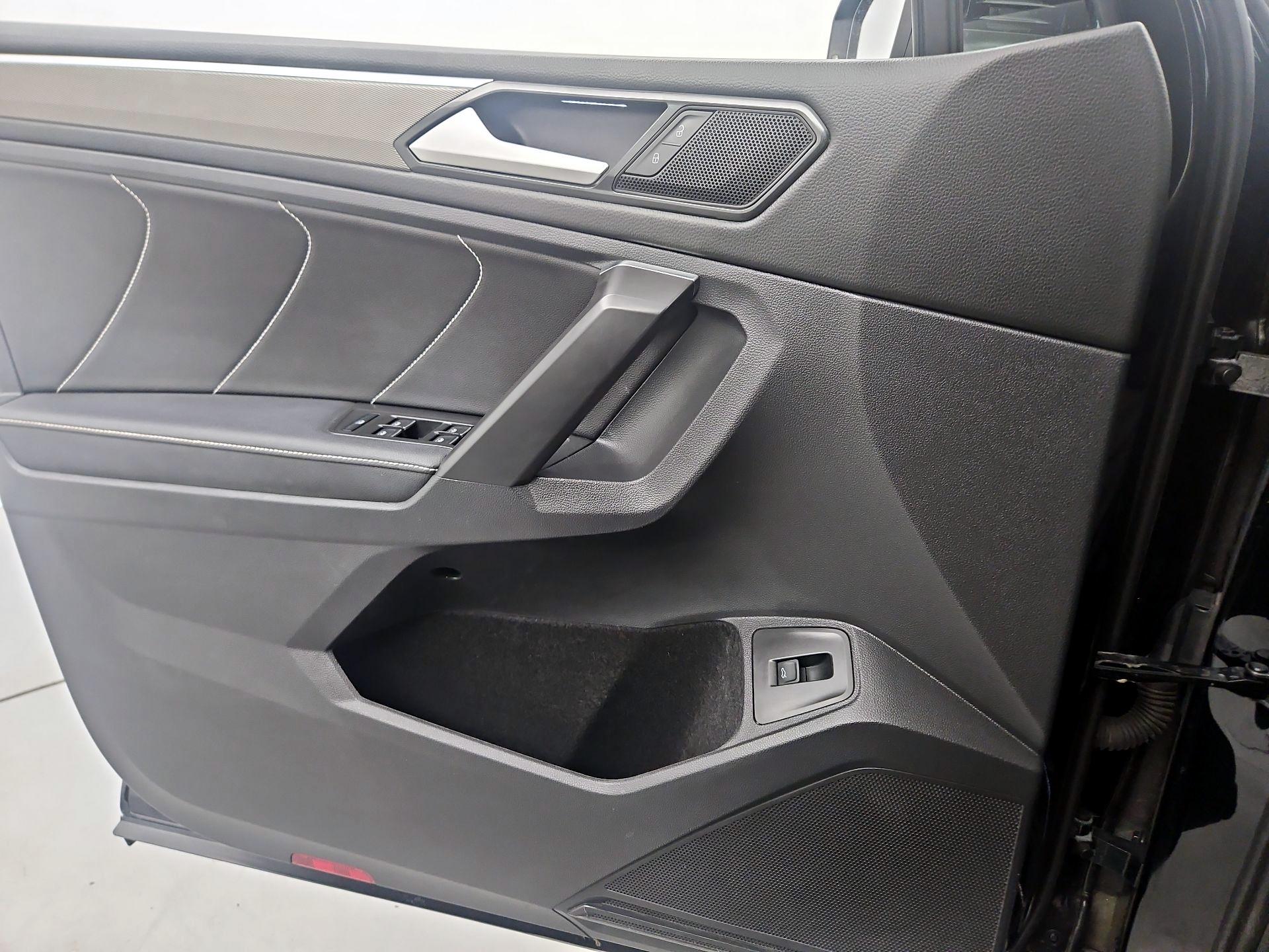 Thumbnail: 2022 Volkswagen Tiguan - 12