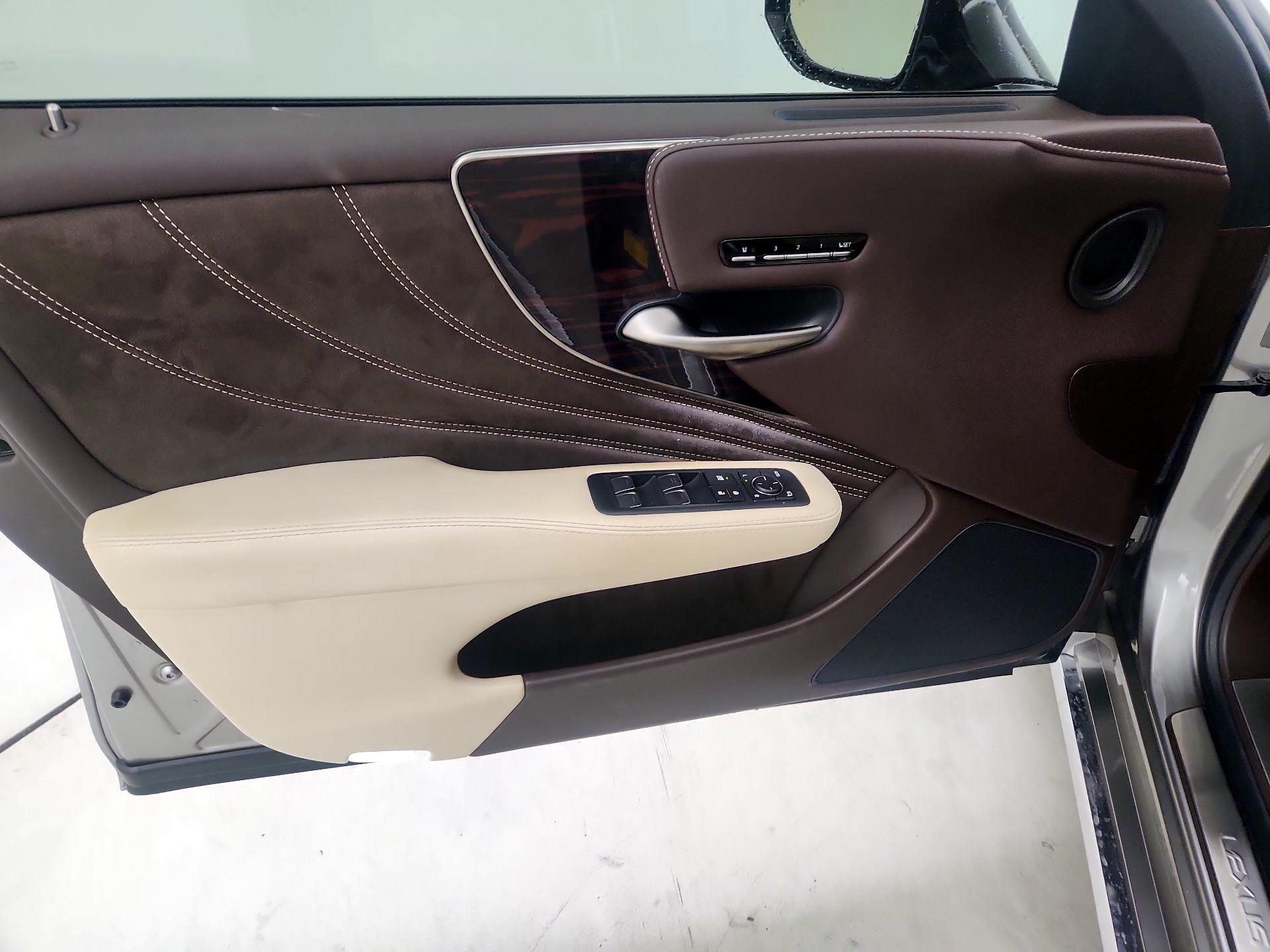 Thumbnail: 2020 Lexus LS - 12