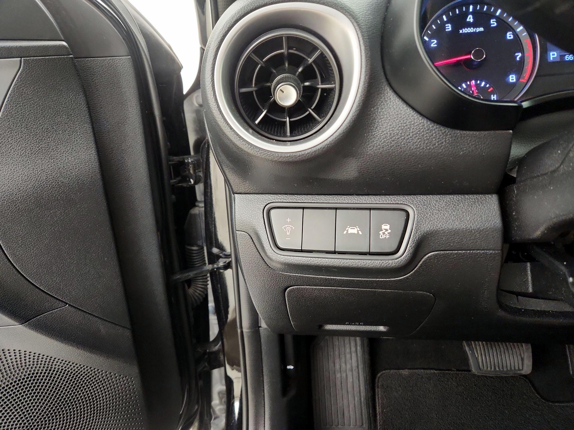 Thumbnail: 2019 Kia Forte - 13