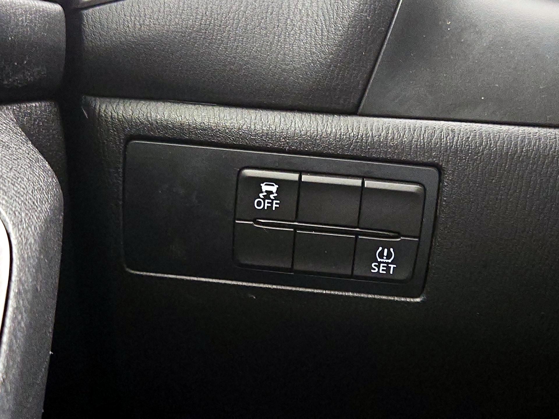 Thumbnail: 2017 Mazda Mazda3 - 13