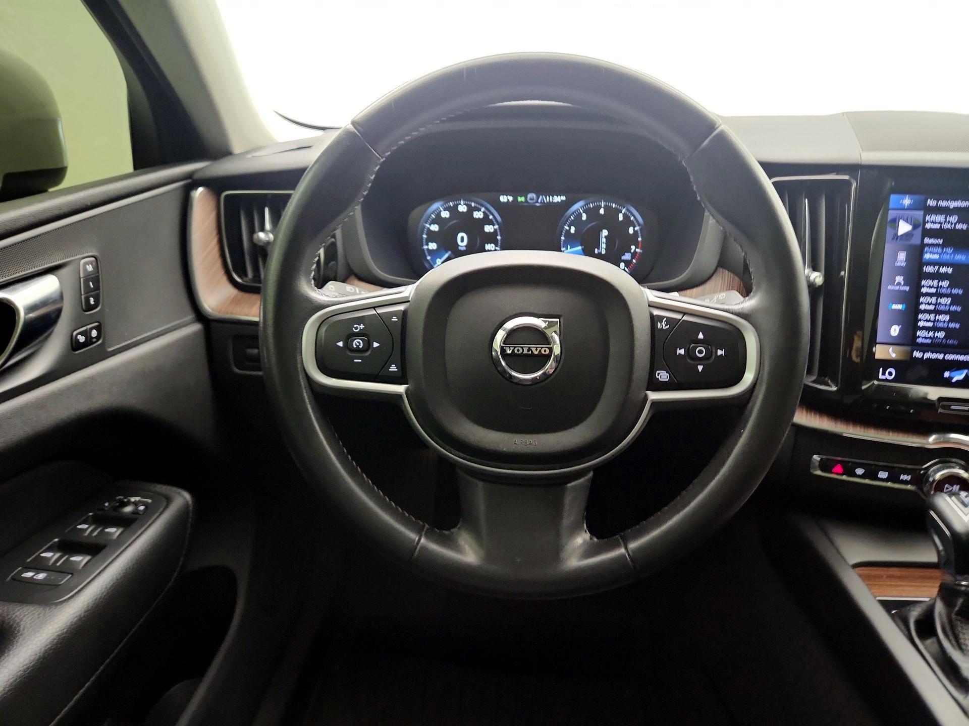 Thumbnail: 2021 Volvo XC60 - 10