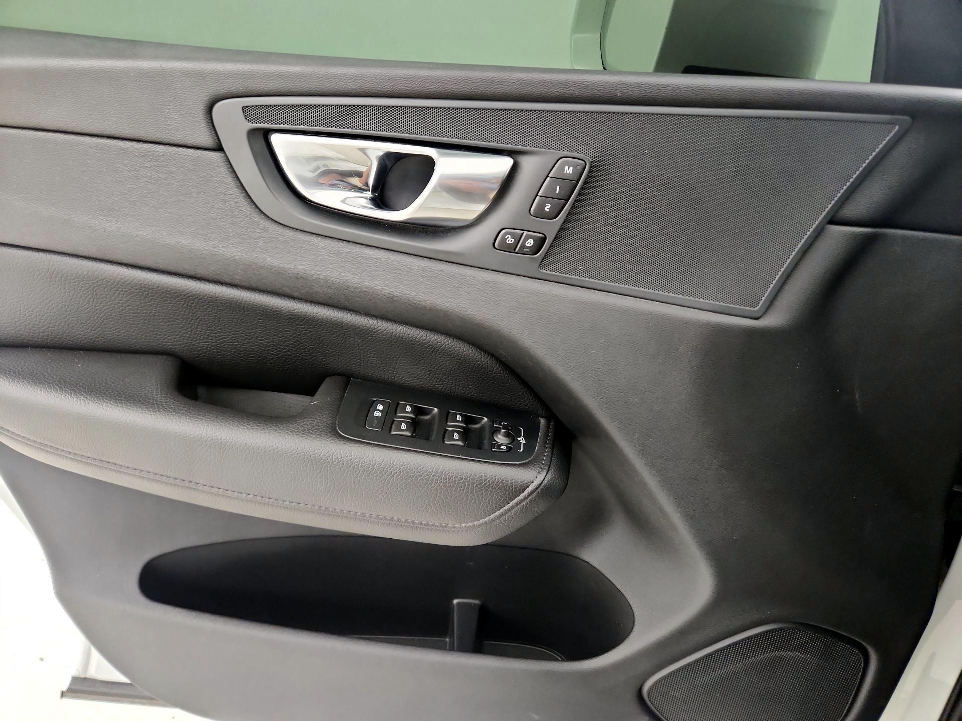 Thumbnail: 2021 Volvo XC60 - 12