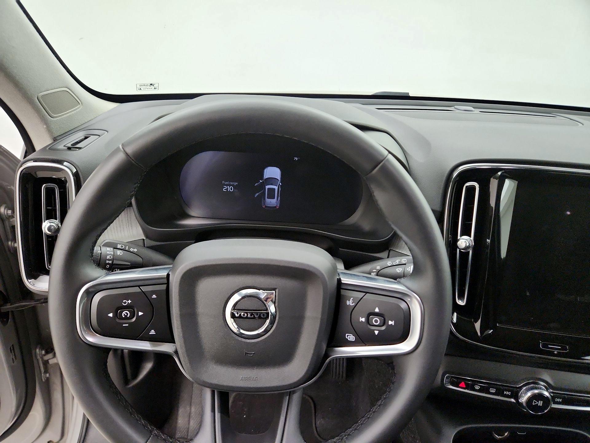 Thumbnail: 2025 Volvo XC40 - 10