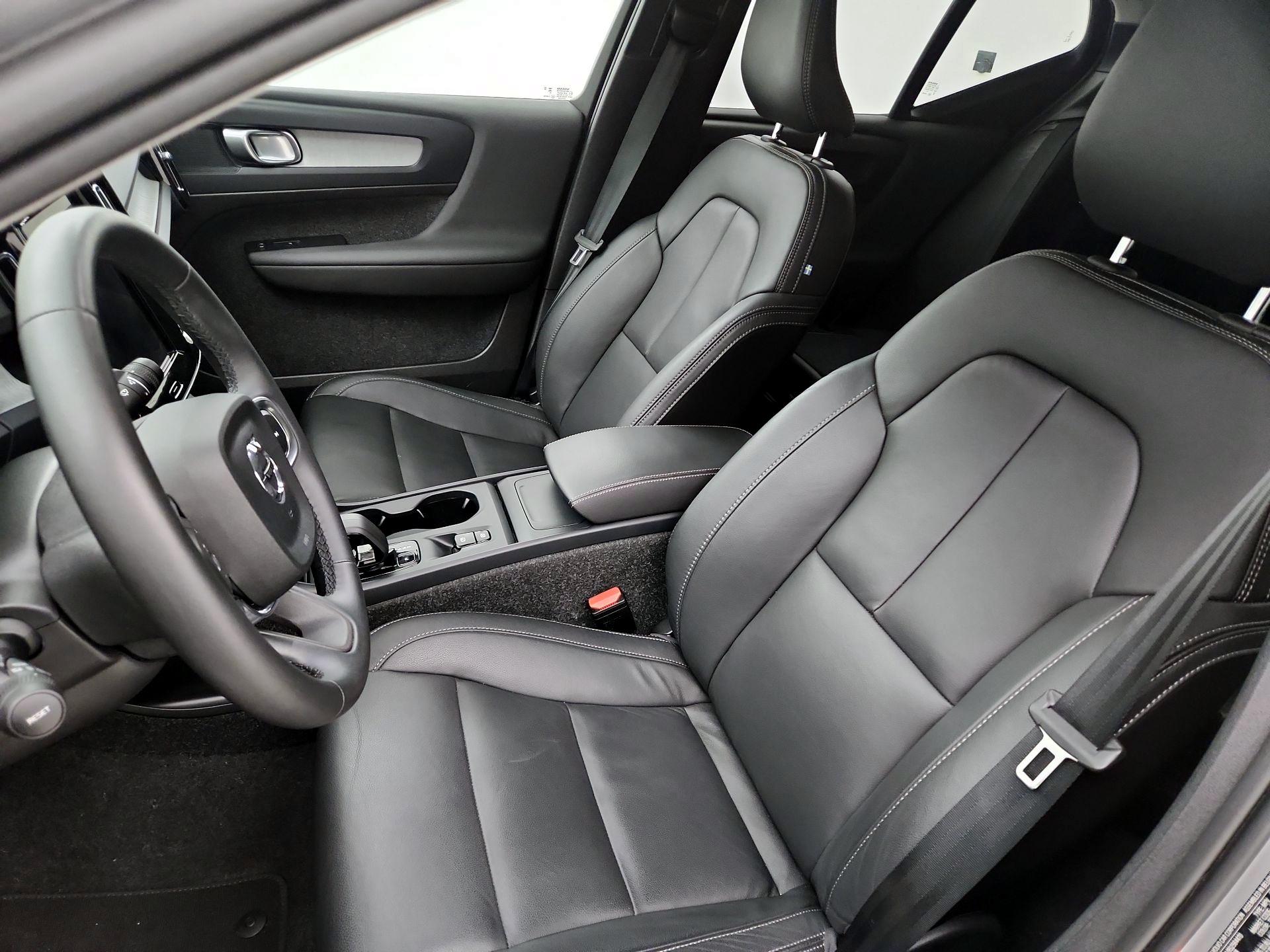 Thumbnail: 2025 Volvo XC40 - 11