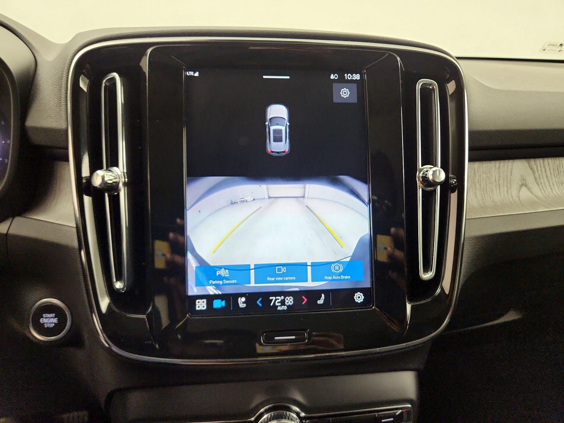 Thumbnail: 2025 Volvo XC40 - 14