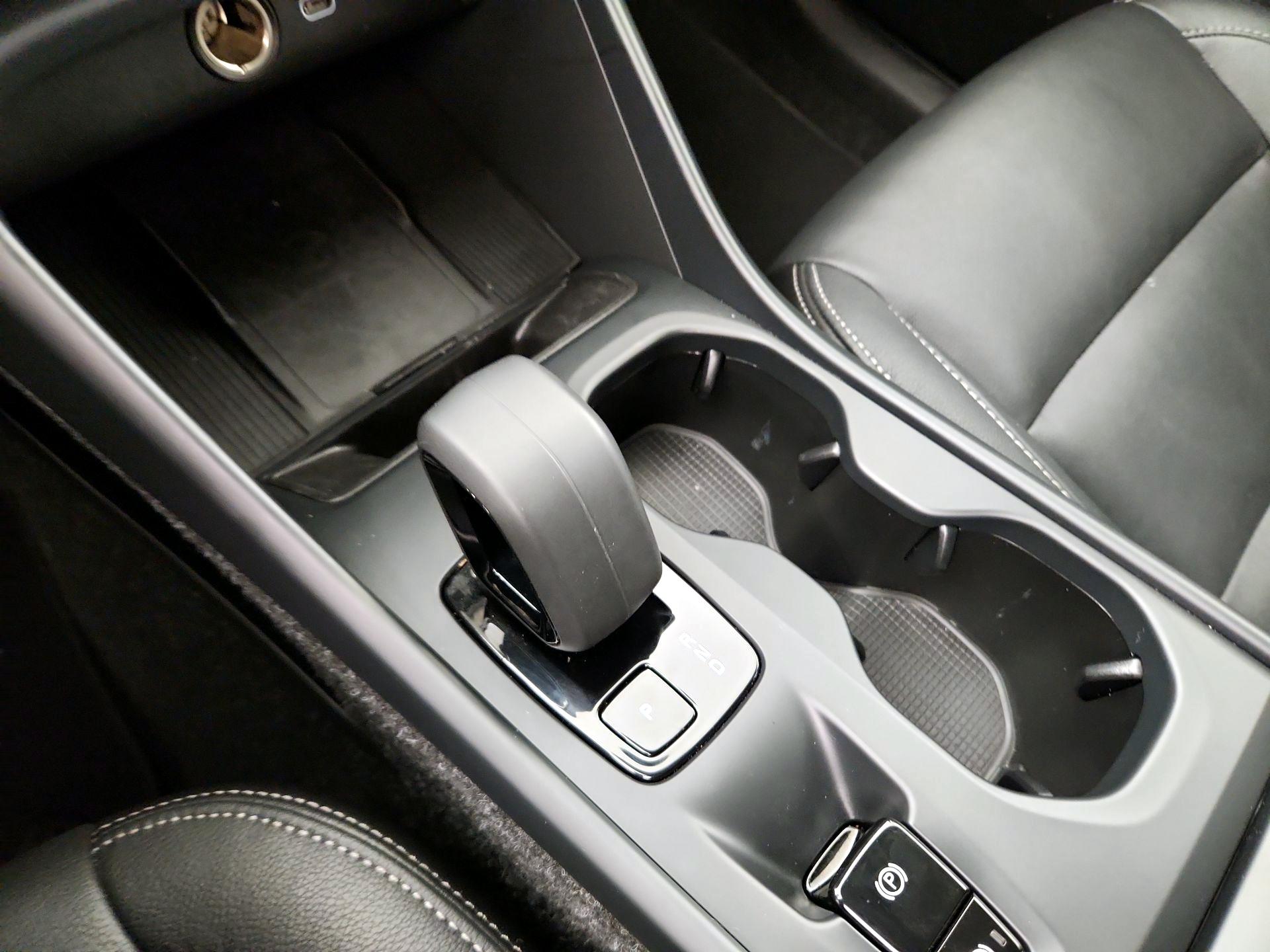 Thumbnail: 2025 Volvo XC40 - 17