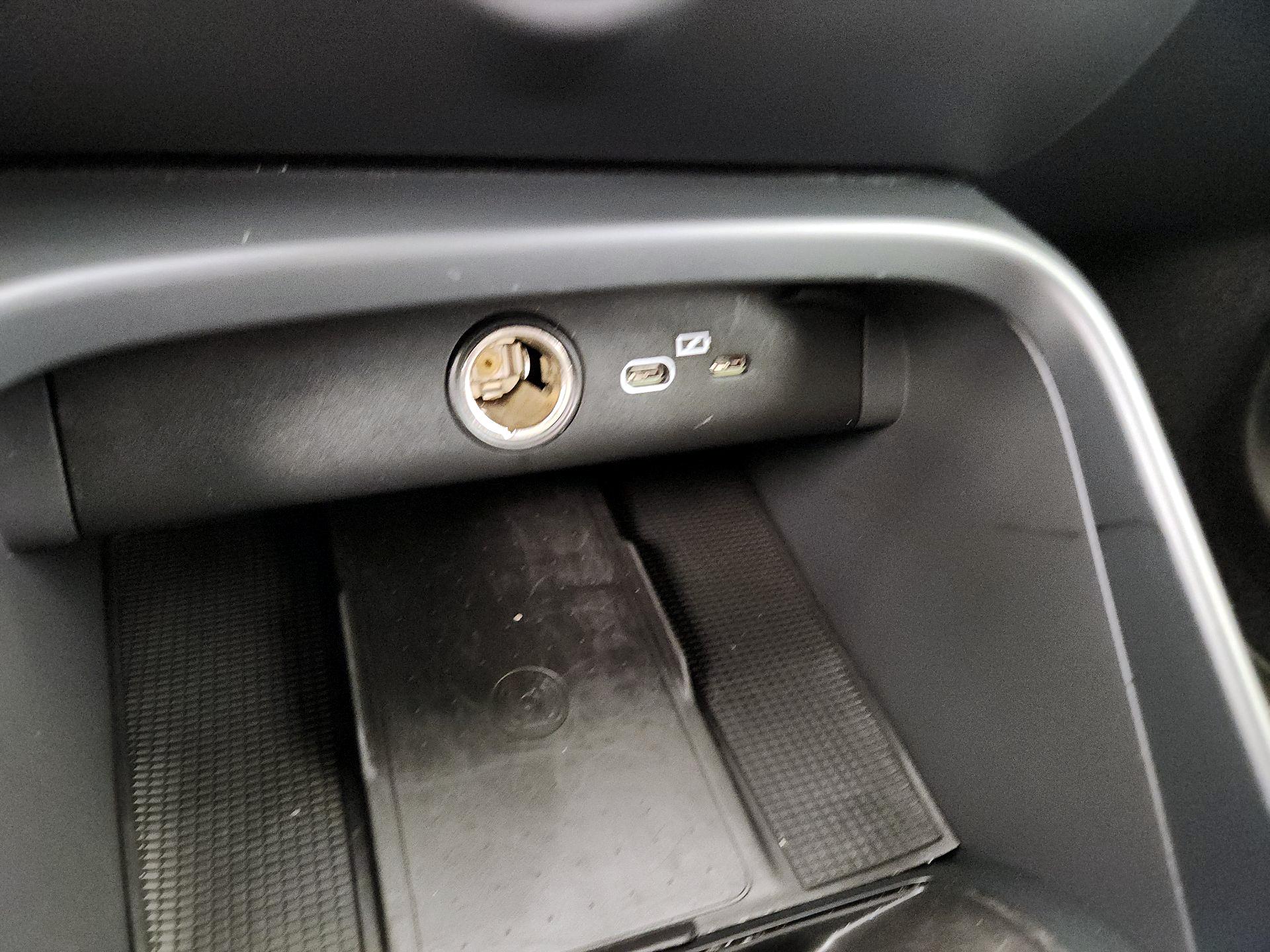 Thumbnail: 2025 Volvo XC40 - 18