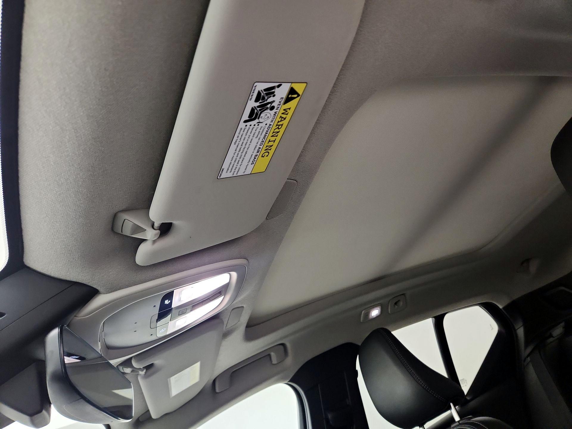 Thumbnail: 2025 Volvo XC40 - 19