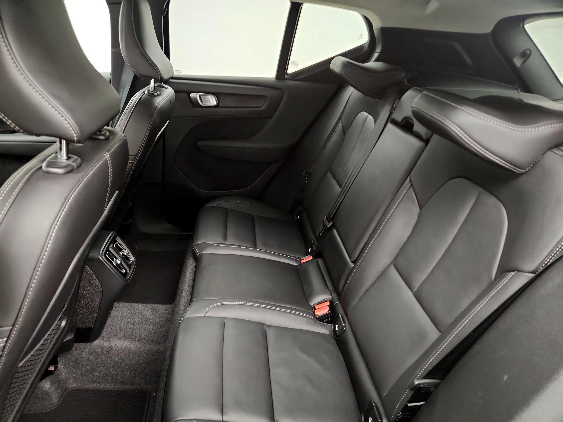 Thumbnail: 2025 Volvo XC40 - 20